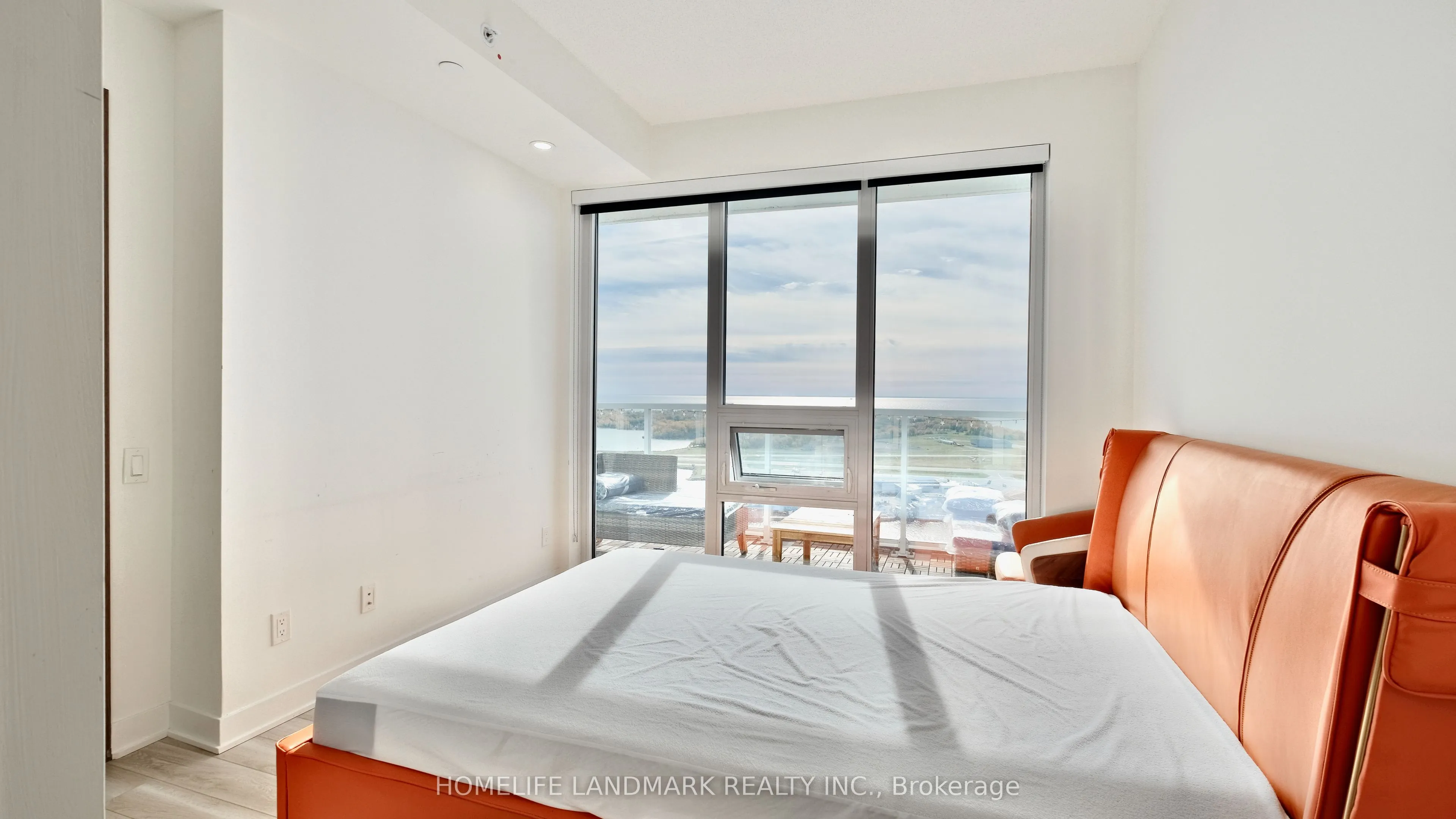 17 Bathurst Street, #4016