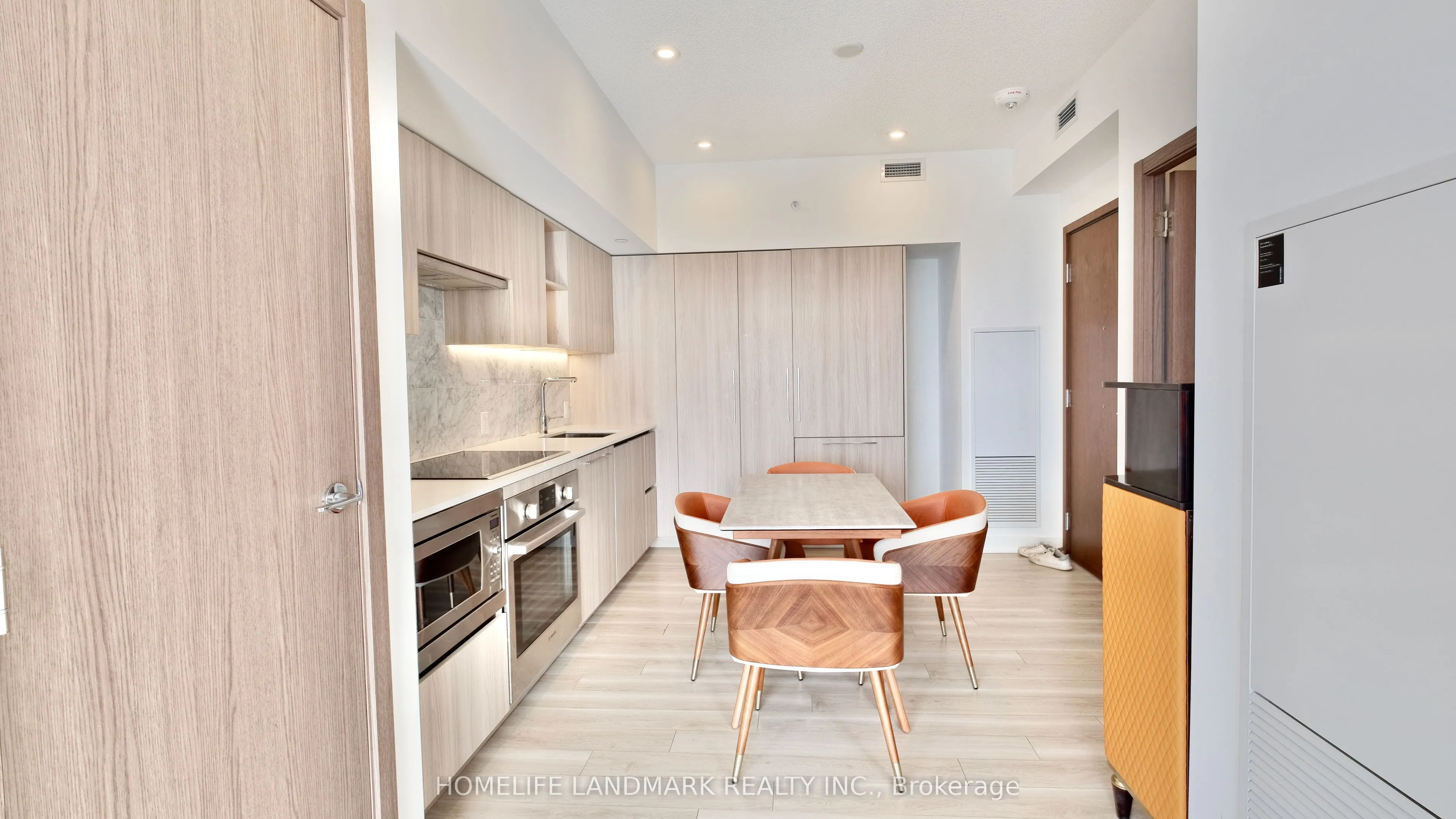 17 Bathurst Street, #4016