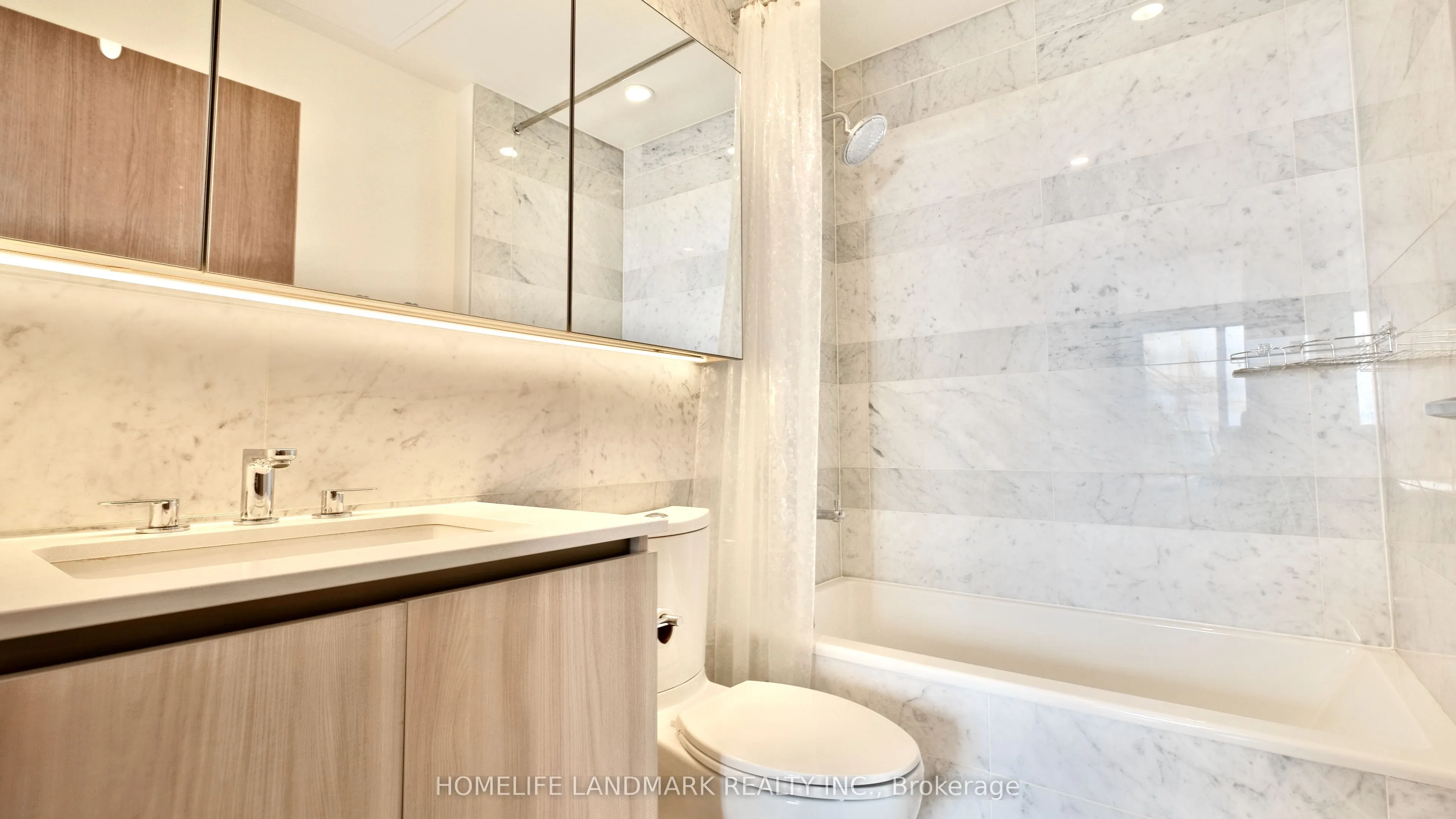 17 Bathurst Street, #4016