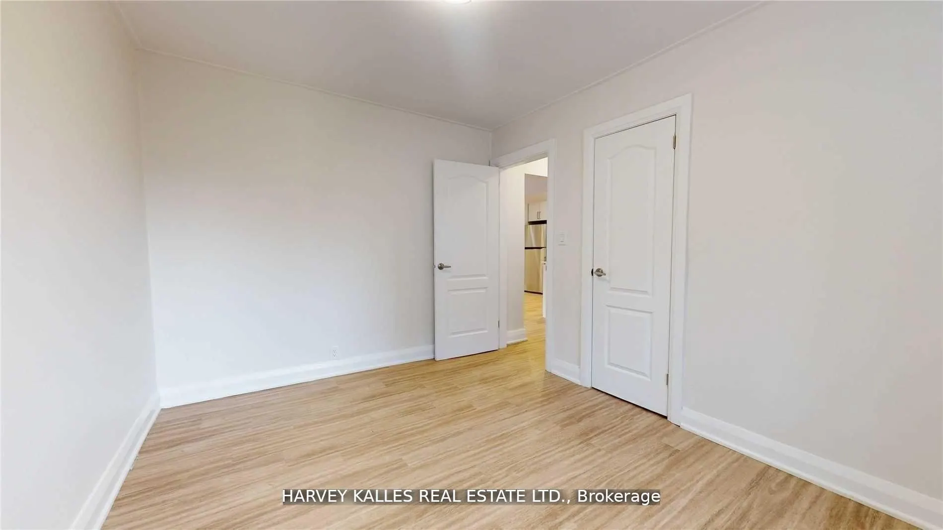 320 Lonsdale Road, #8