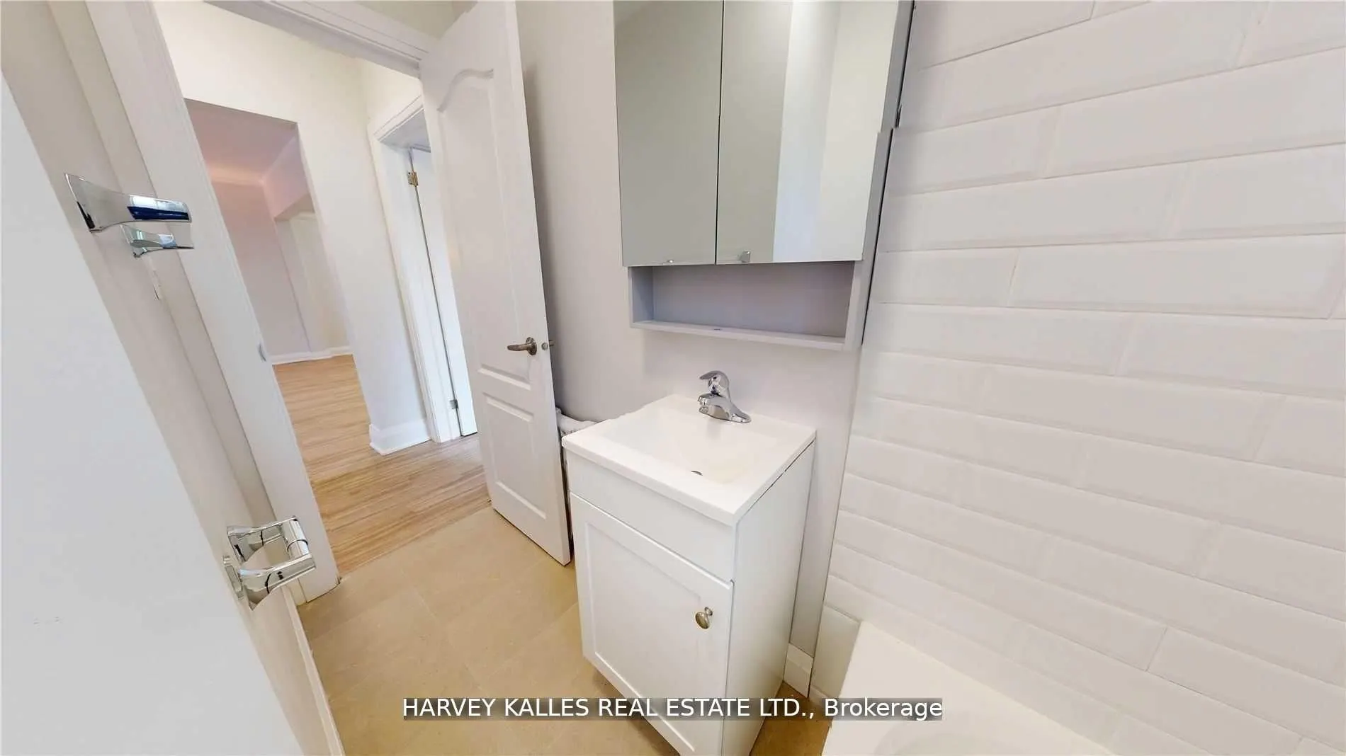 320 Lonsdale Road, #8