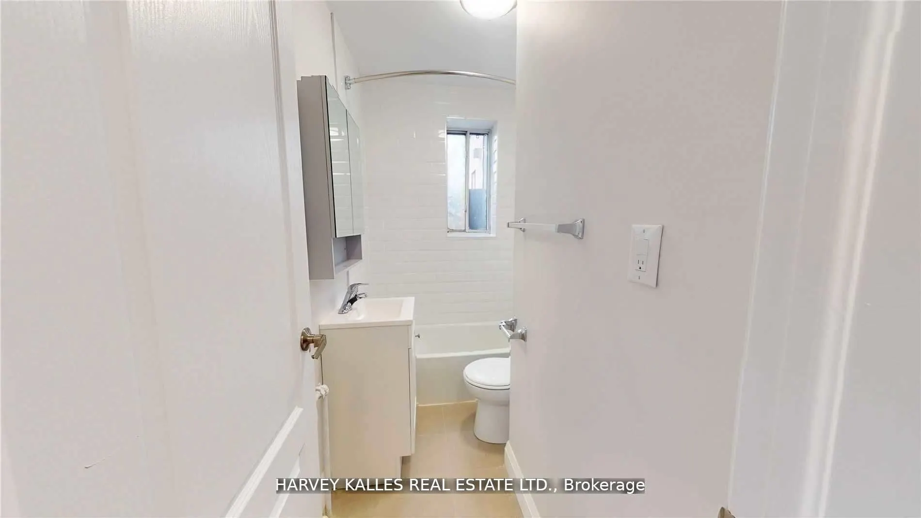 320 Lonsdale Road, #8