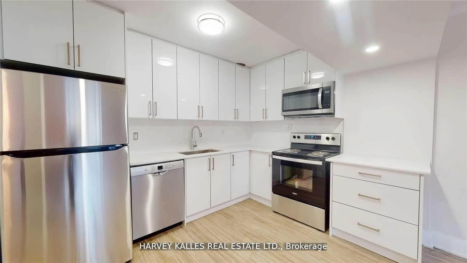 320 Lonsdale Road, #8