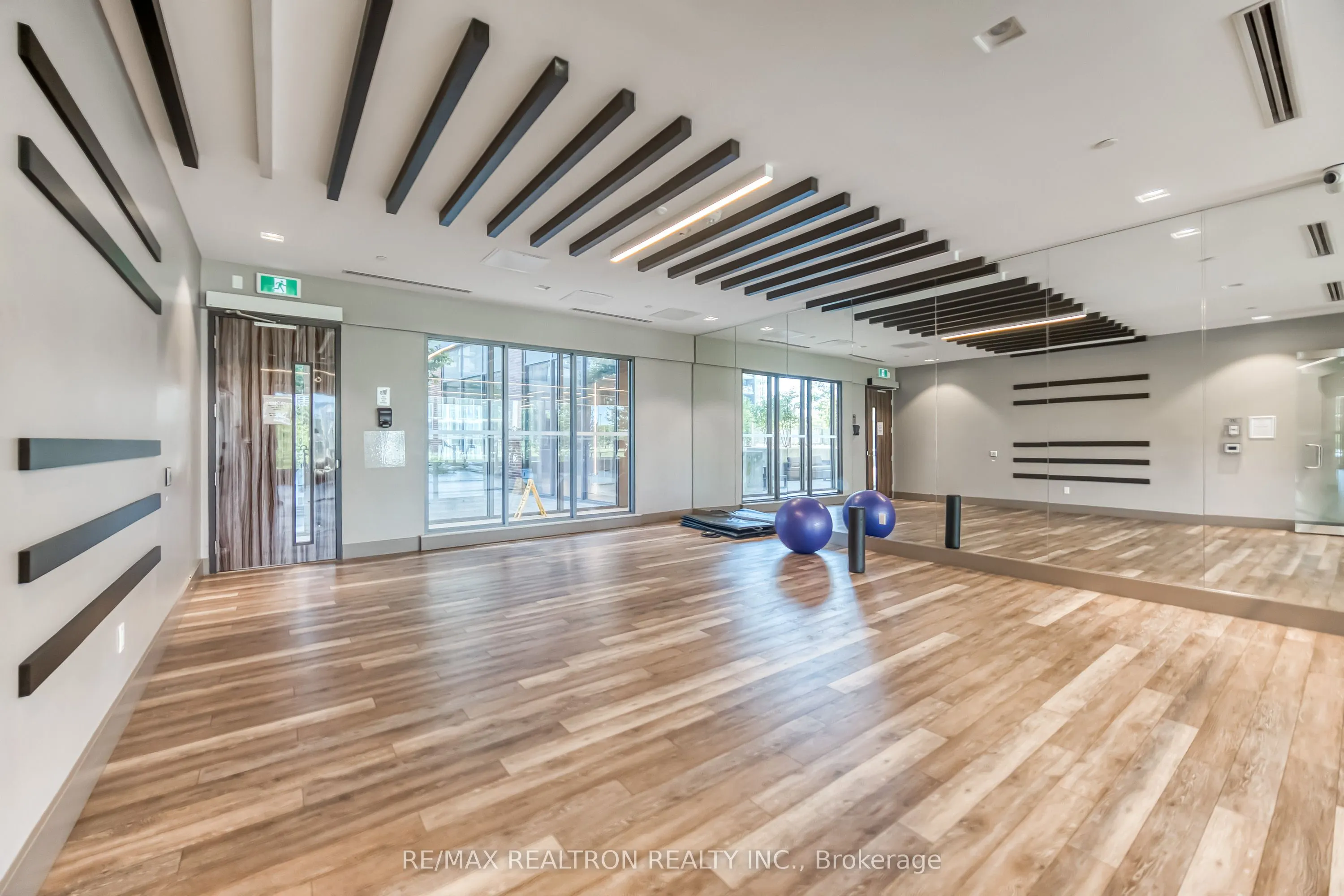 32 Forest Manor Road, #2305