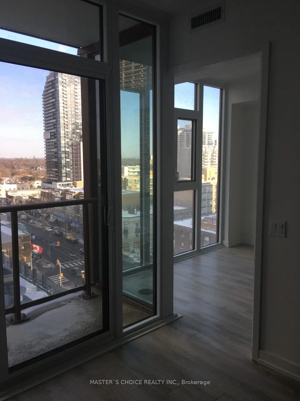 33 Helendale Avenue, #804