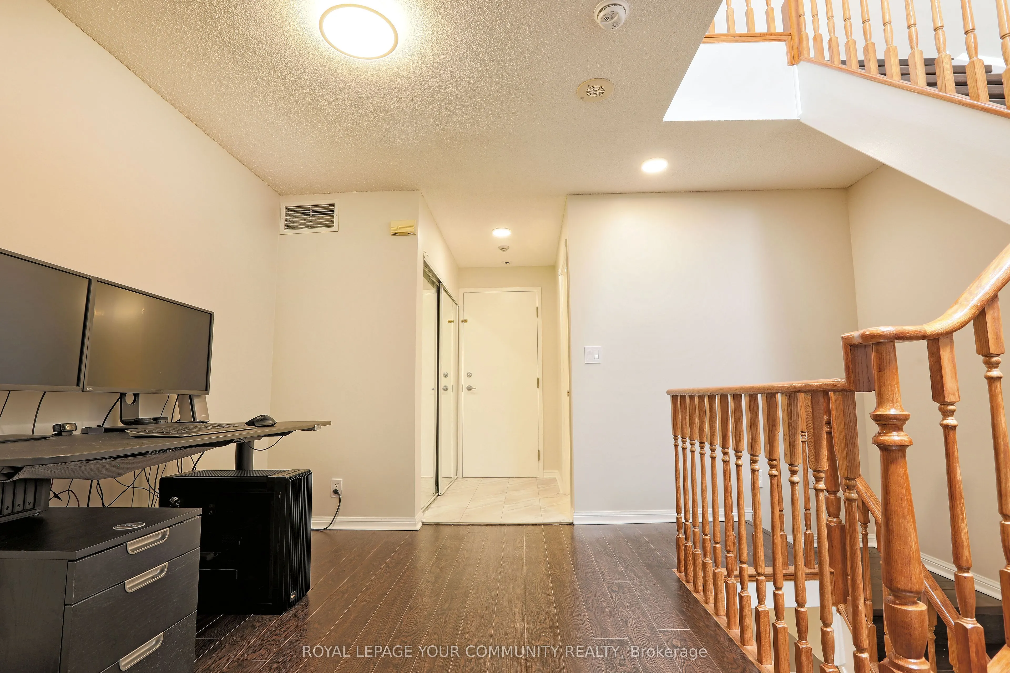 28 Sommerset Gate, #1213
