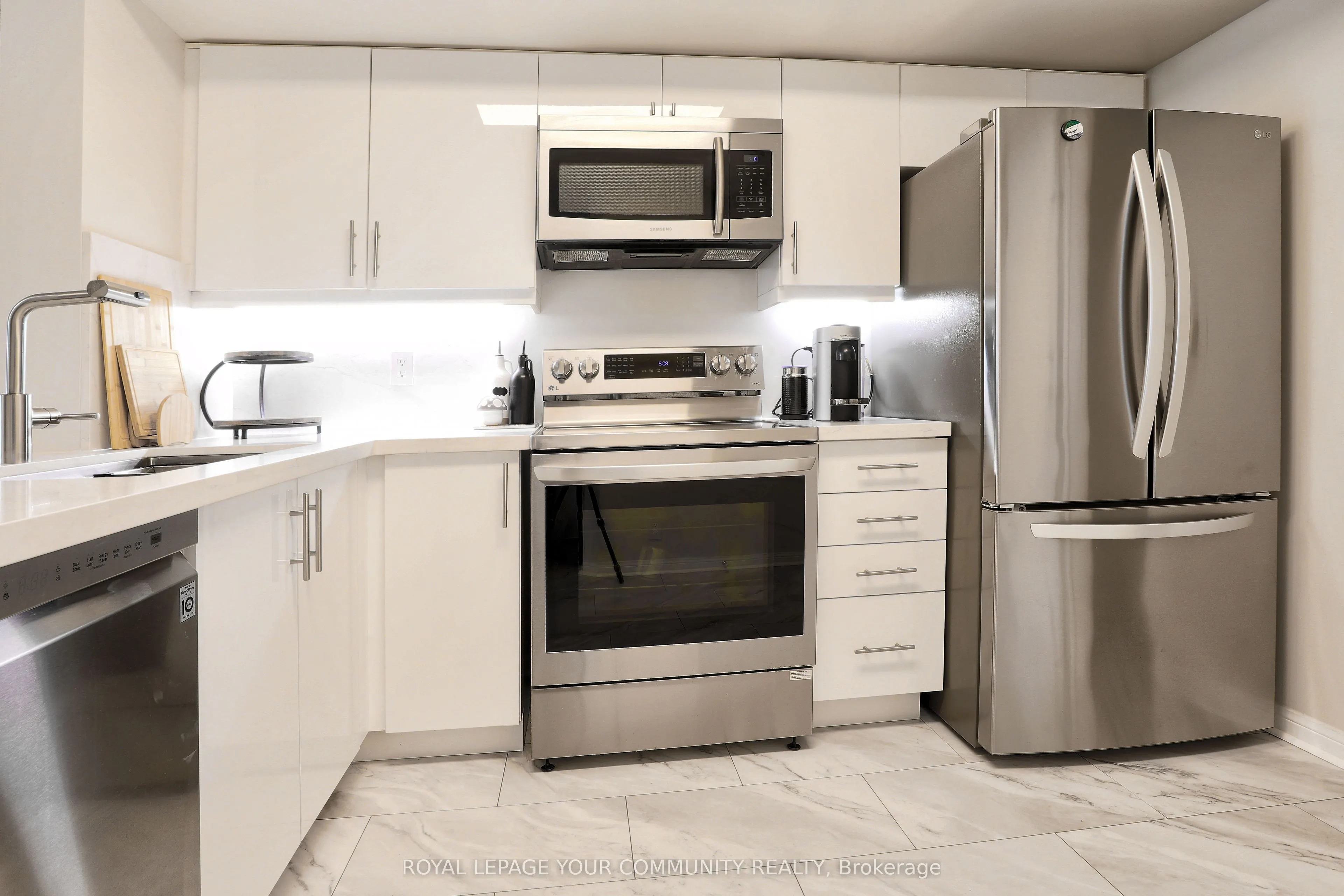 28 Sommerset Gate, #1213