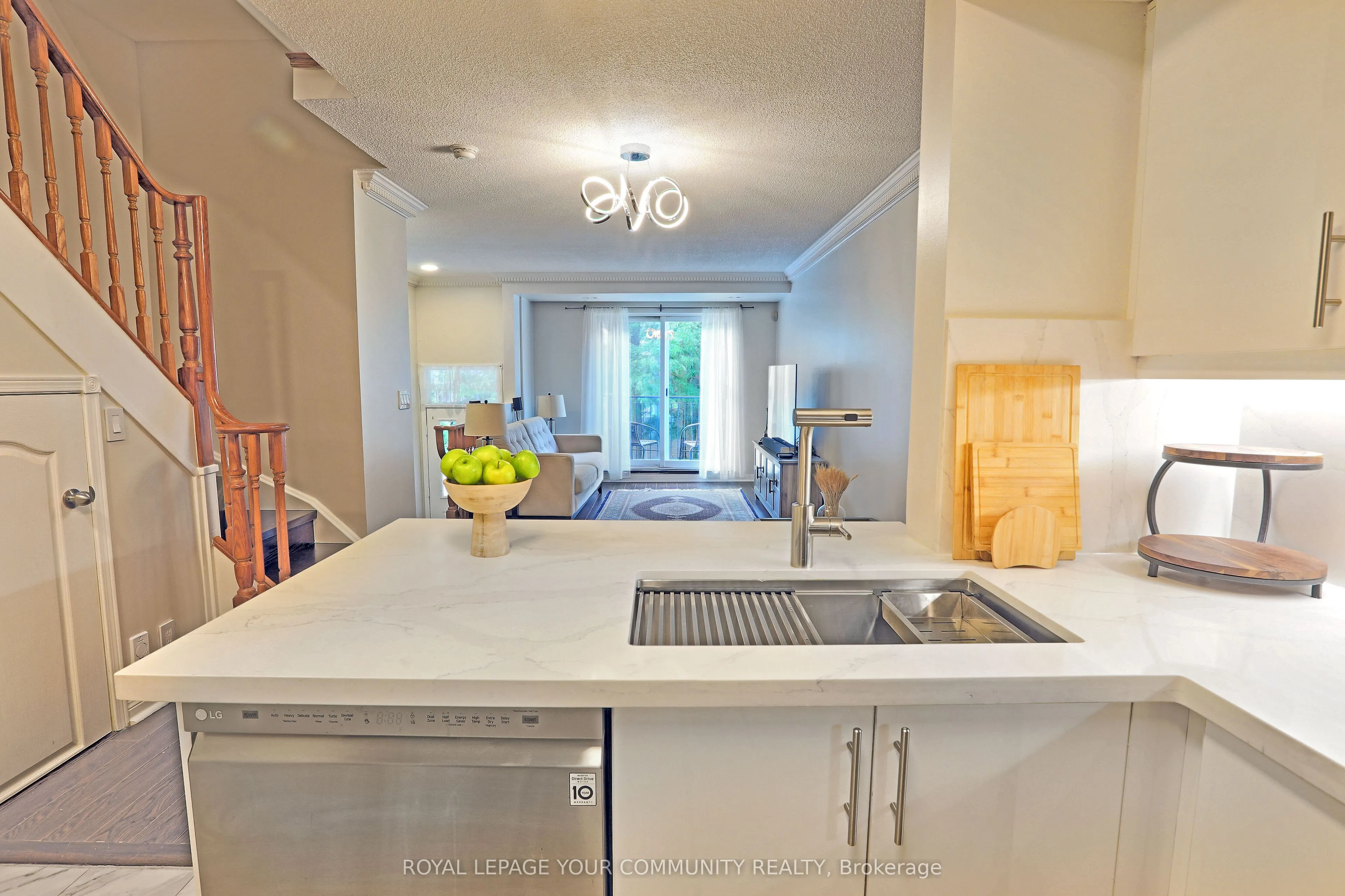 28 Sommerset Gate, #1213