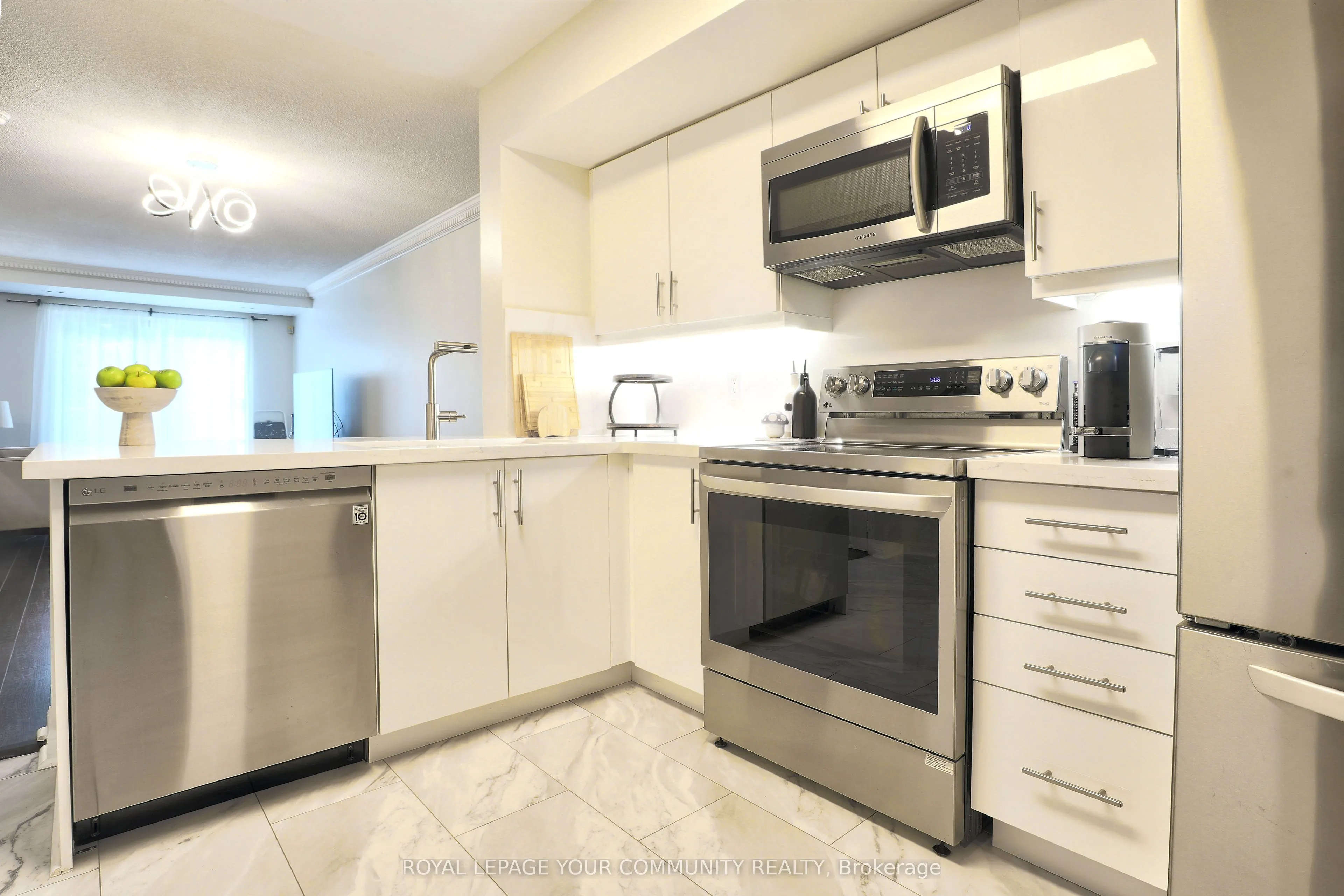 28 Sommerset Gate, #1213