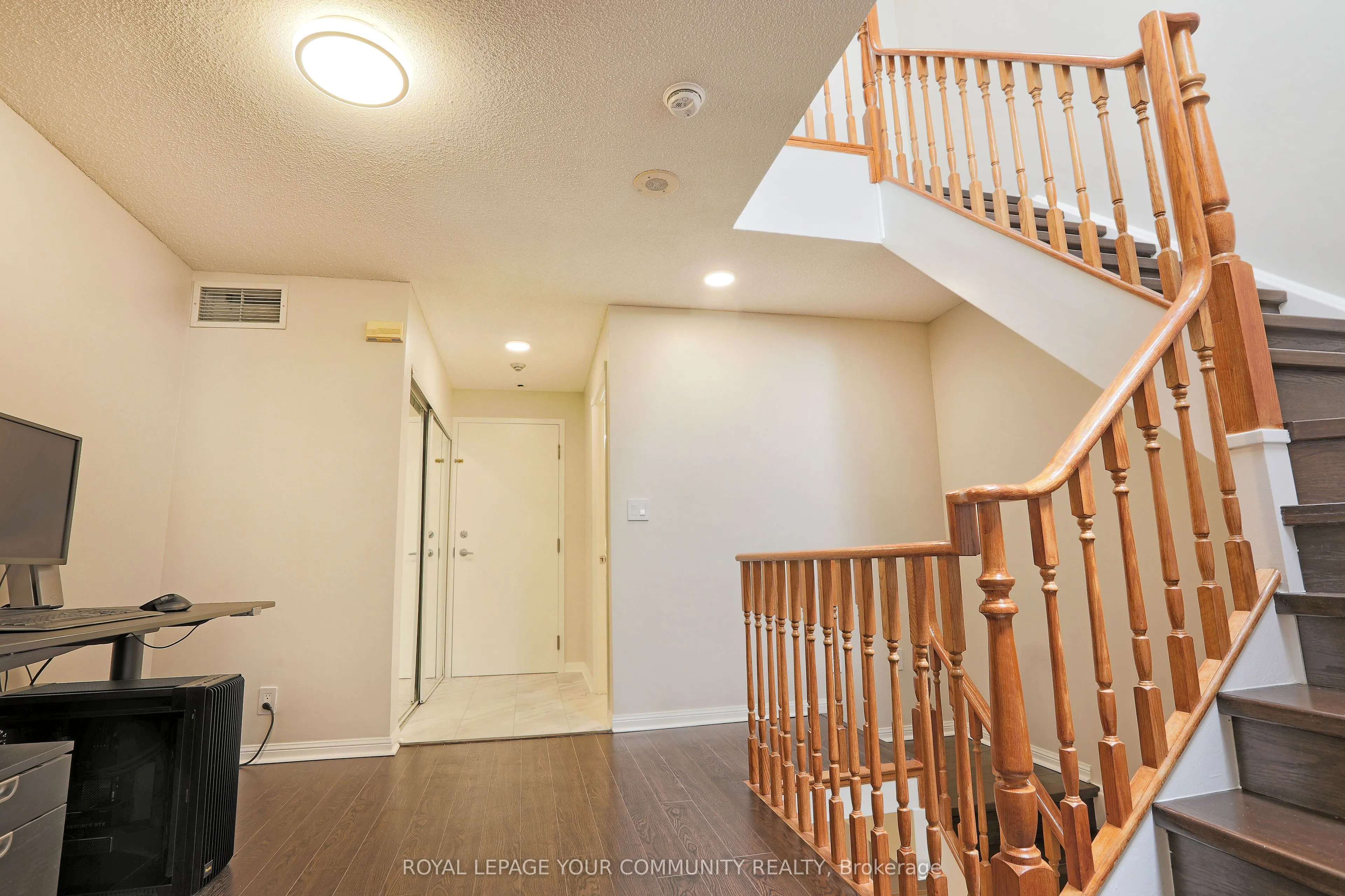 28 Sommerset Gate, #1213