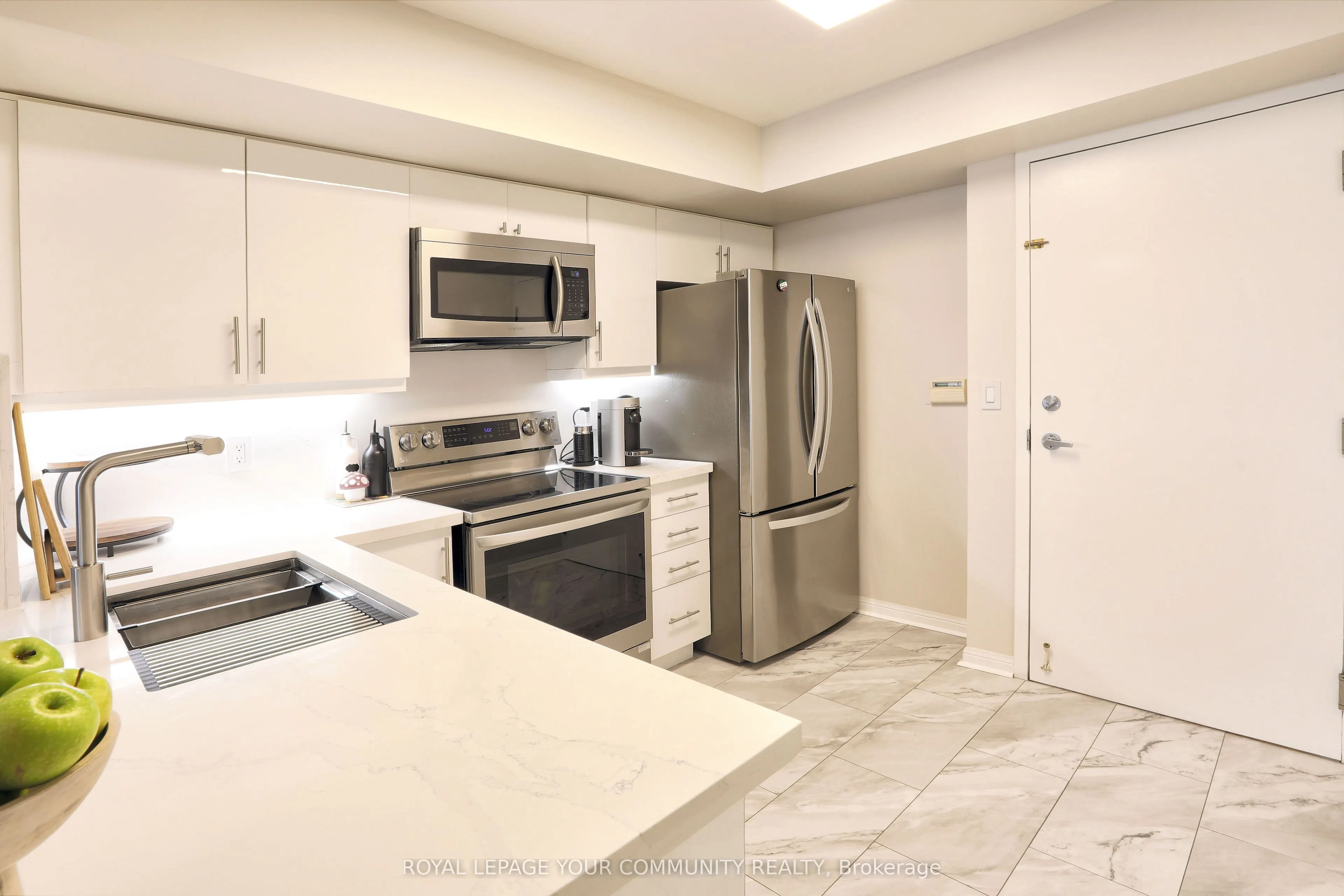 28 Sommerset Gate, #1213