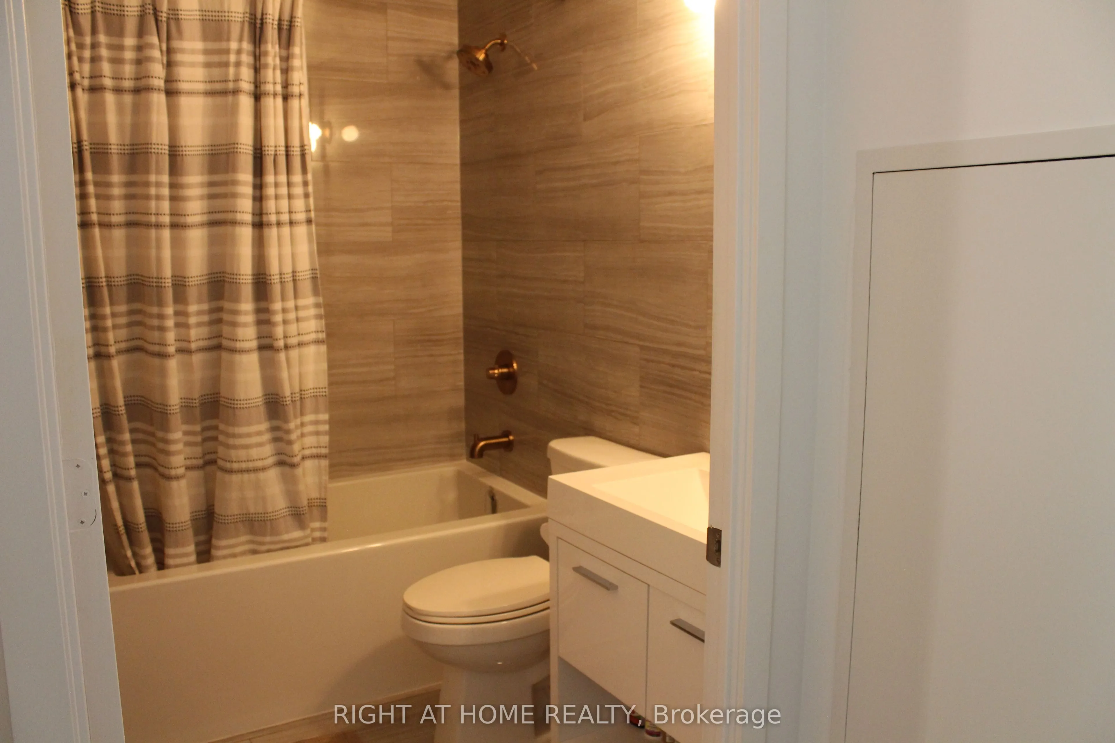 106 Dovercourt Road, #210