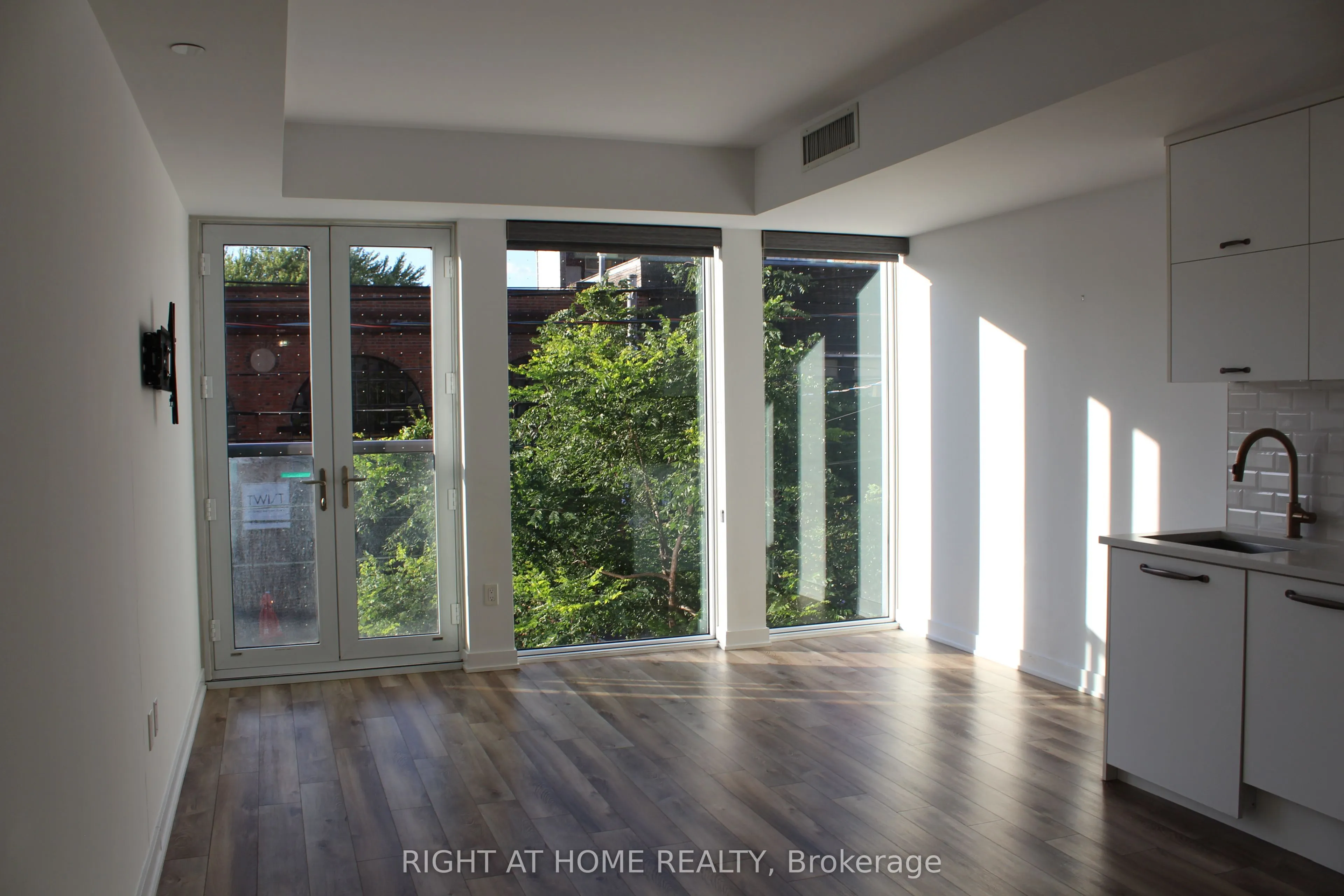 106 Dovercourt Road, #210