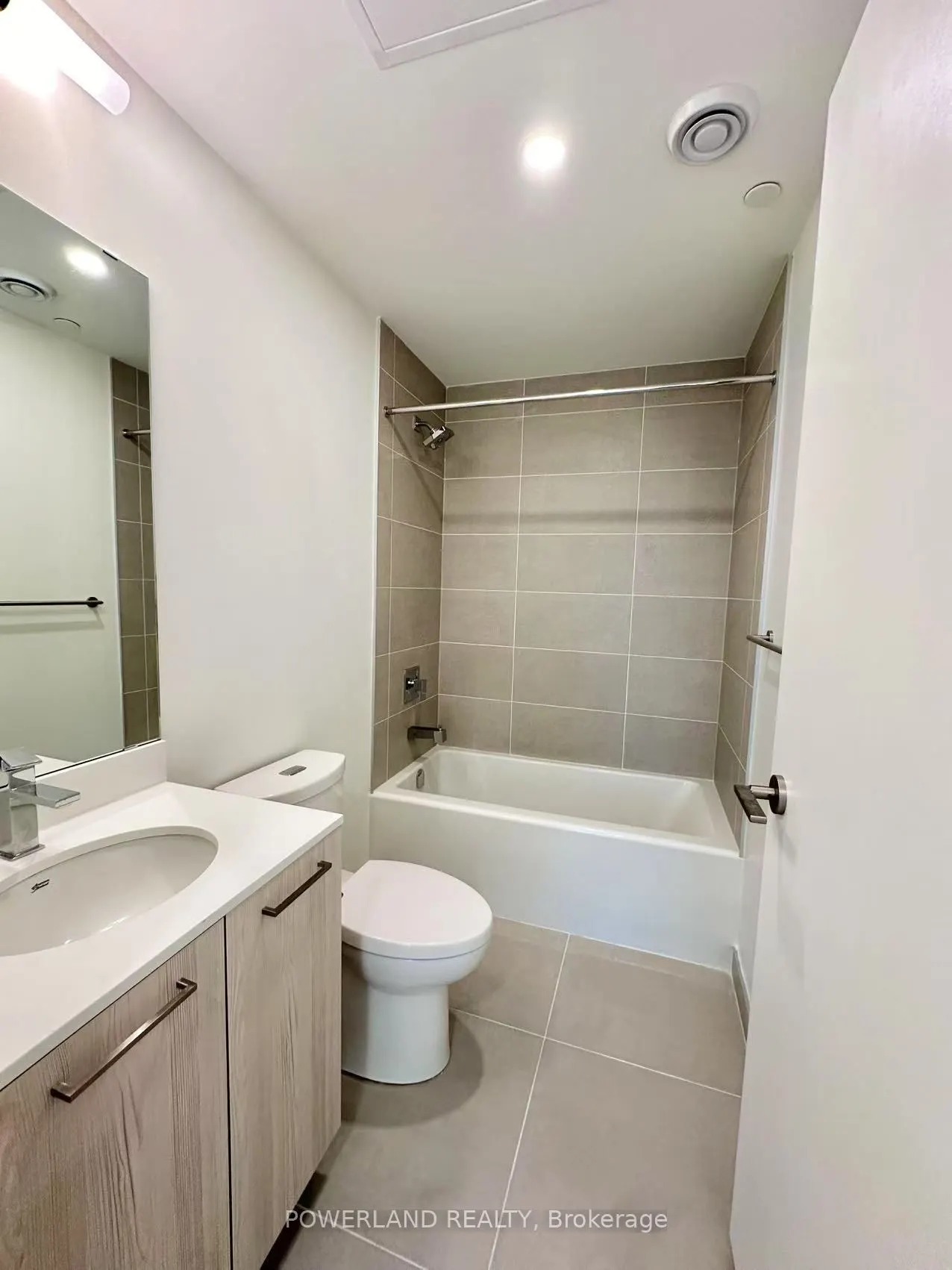 65 Mutual Street, #2704