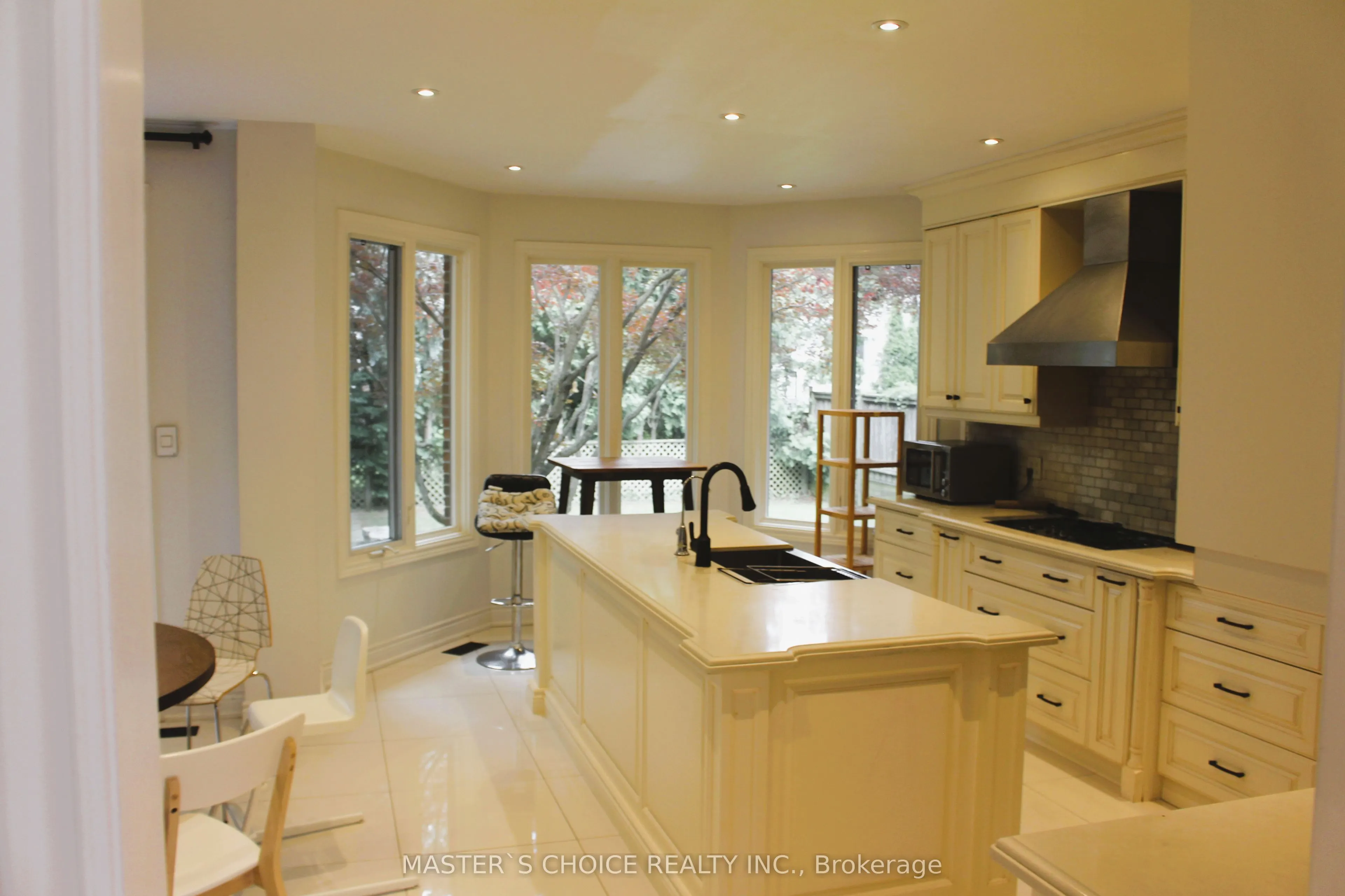 25 Aldershot Crescent