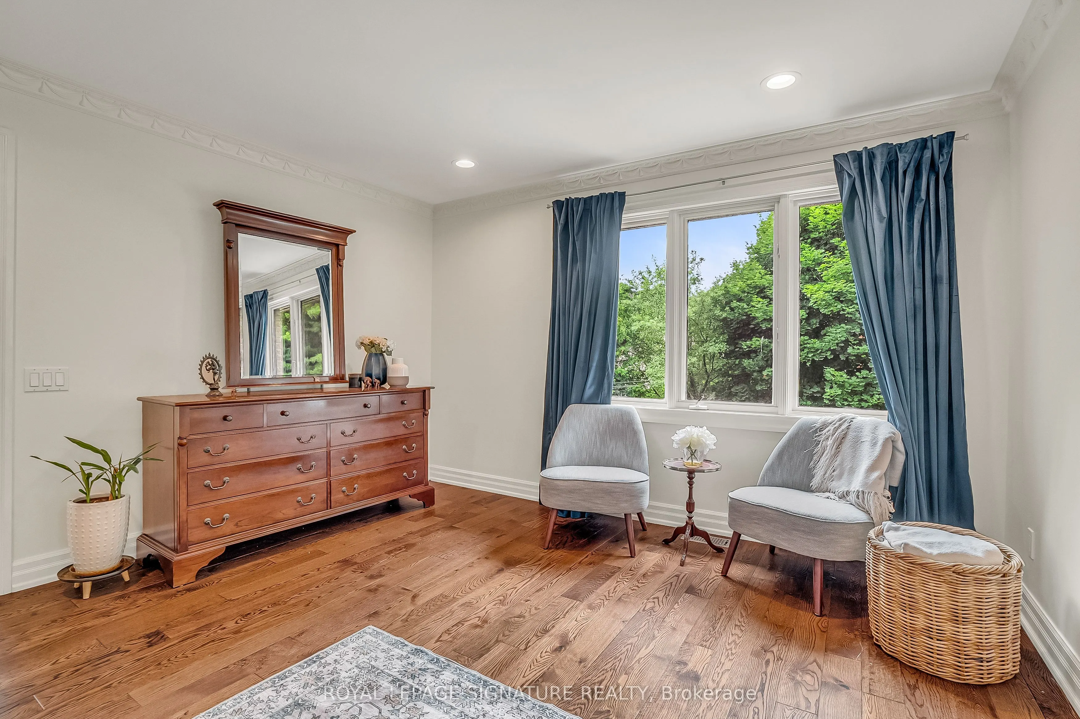 20 Hurlingham Crescent