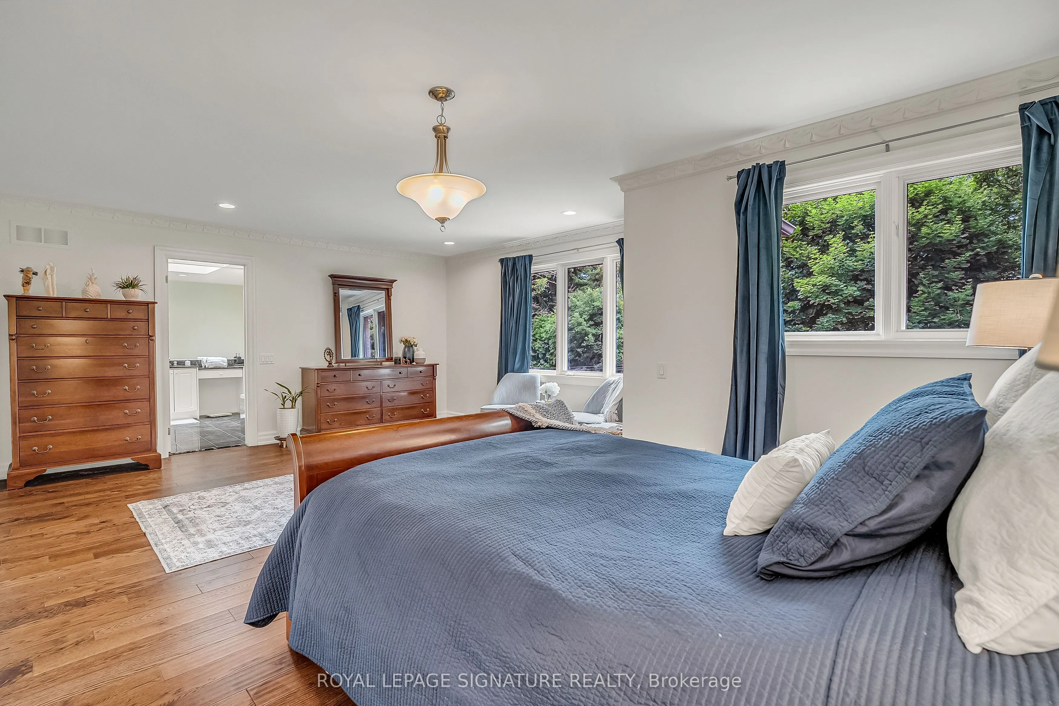 20 Hurlingham Crescent