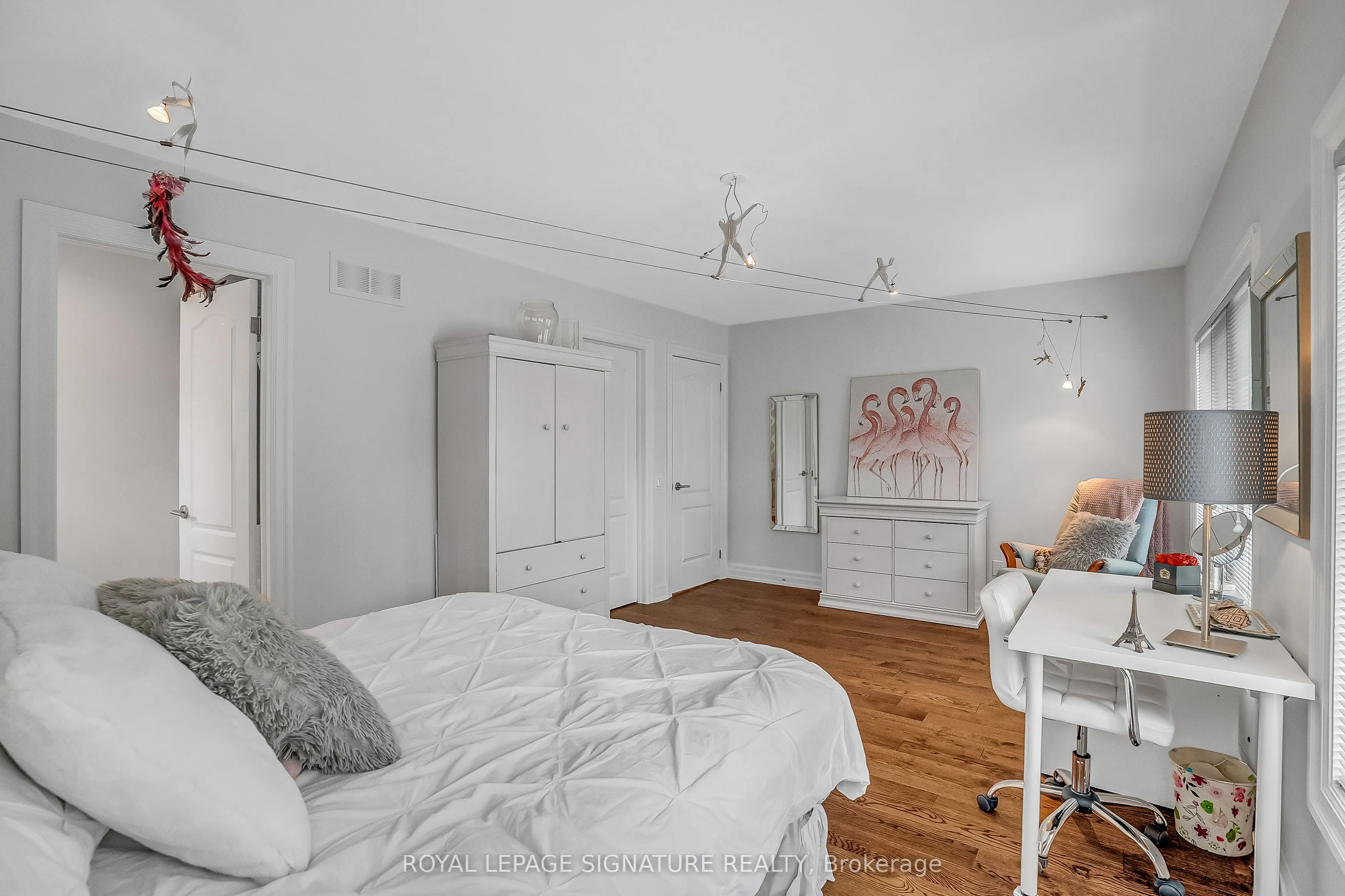 20 Hurlingham Crescent