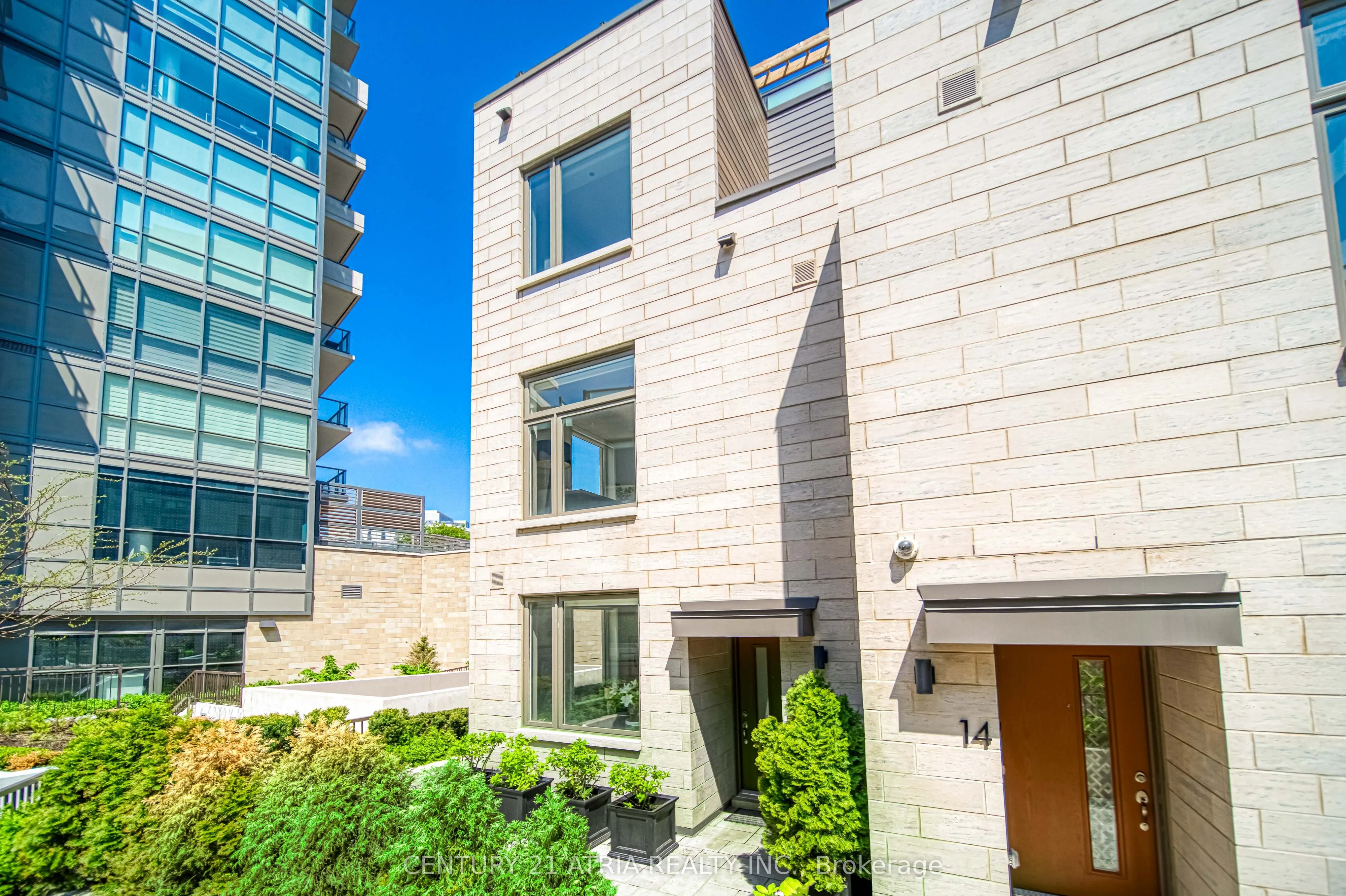 165 Pears Avenue, #TH16