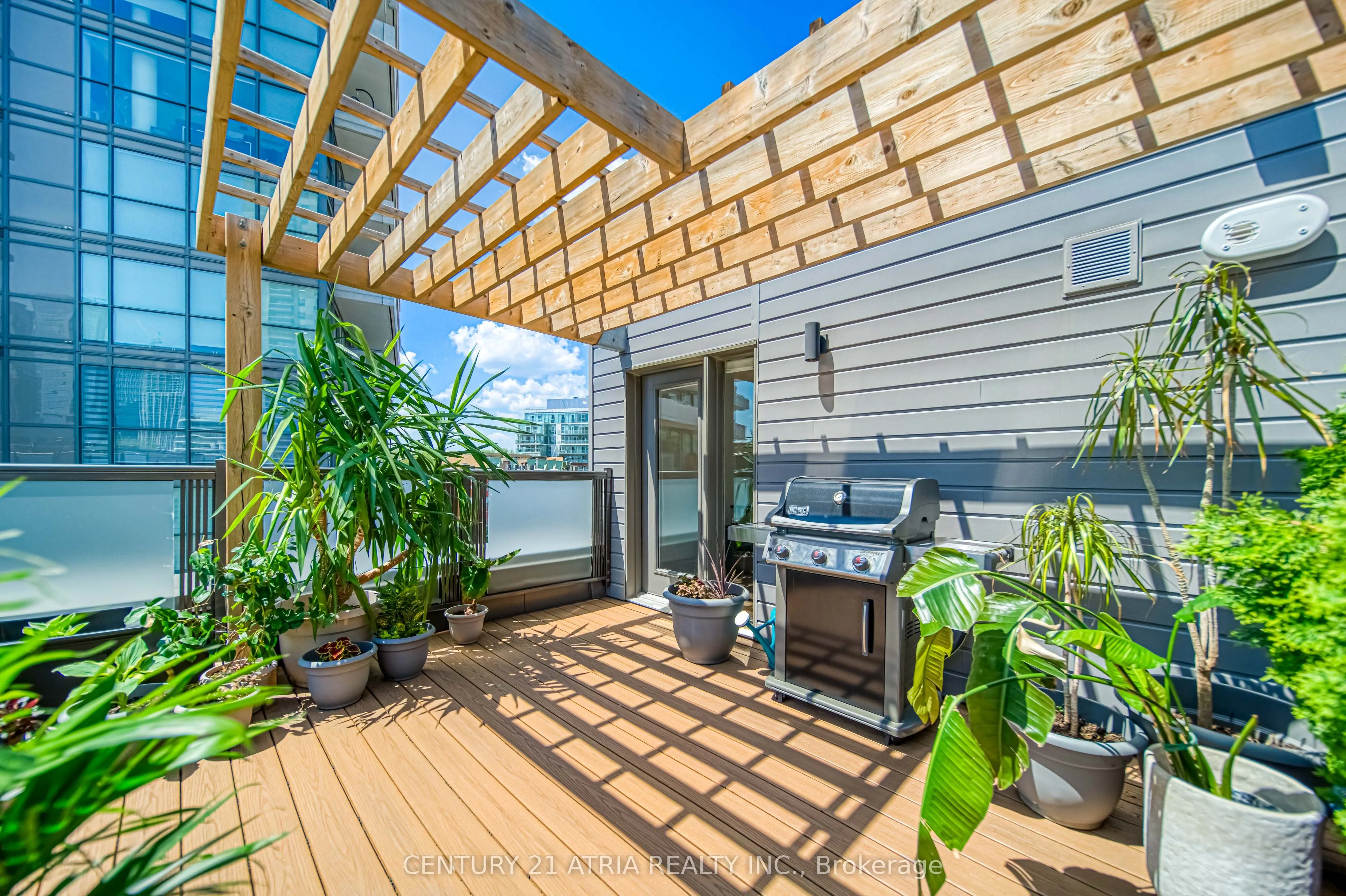 165 Pears Avenue, #TH16