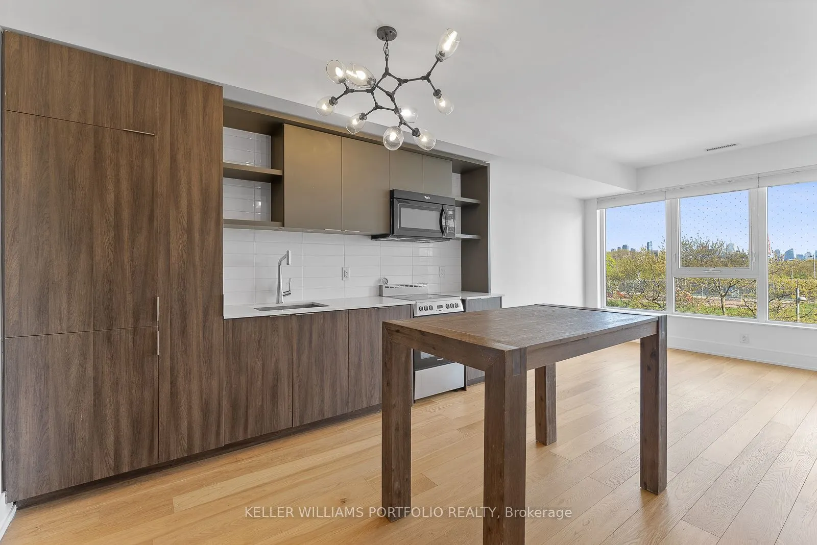 6 Parkwood Avenue, #310