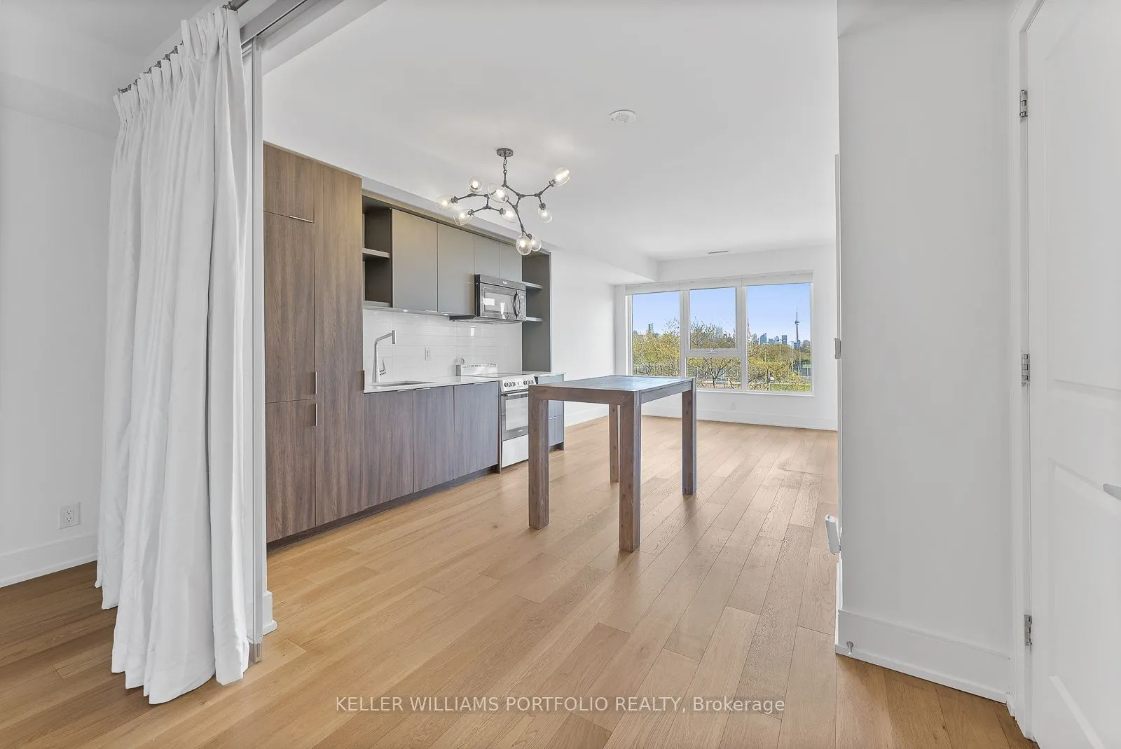 6 Parkwood Avenue, #310