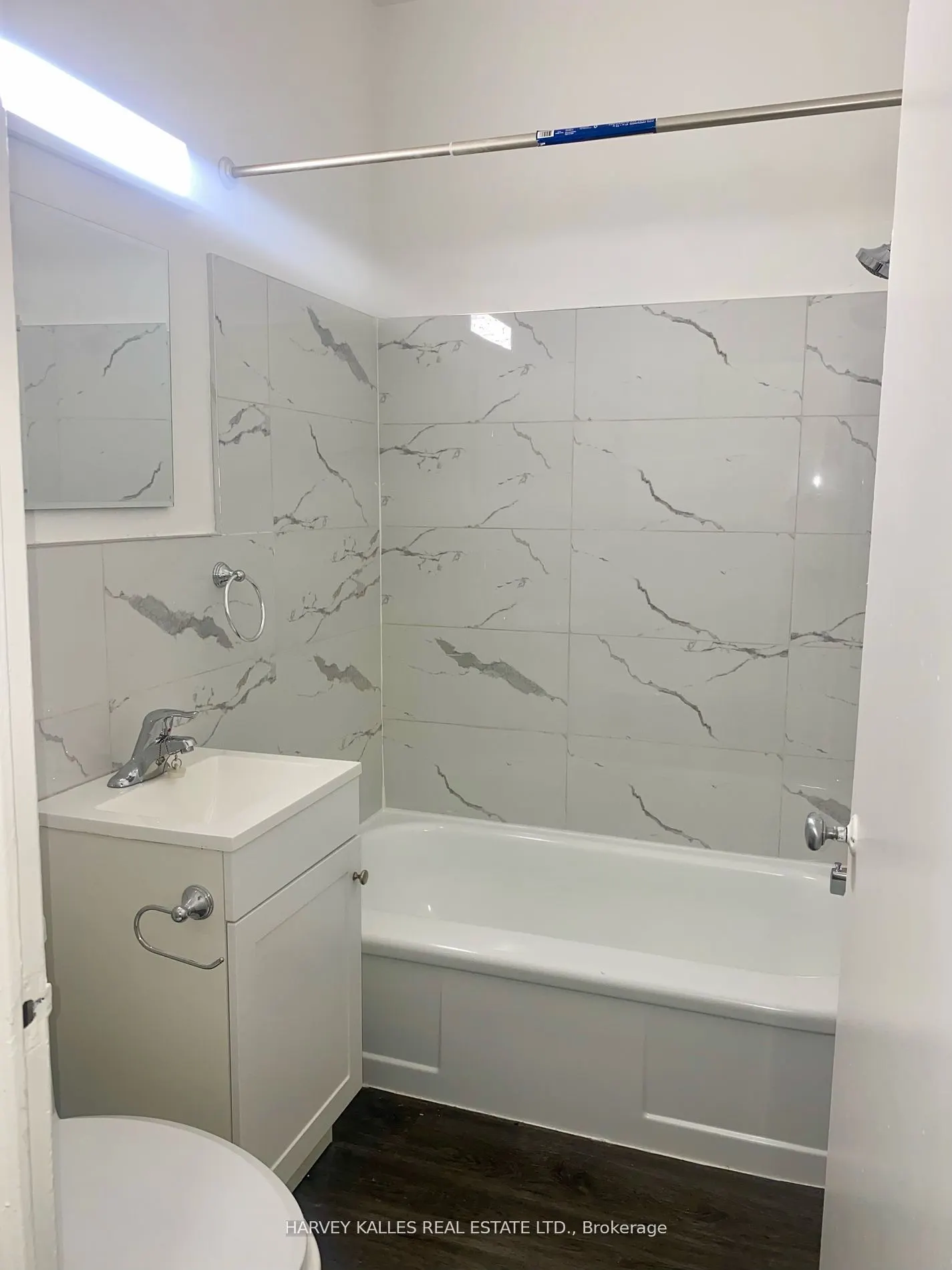 1582 Bathurst Street, #105