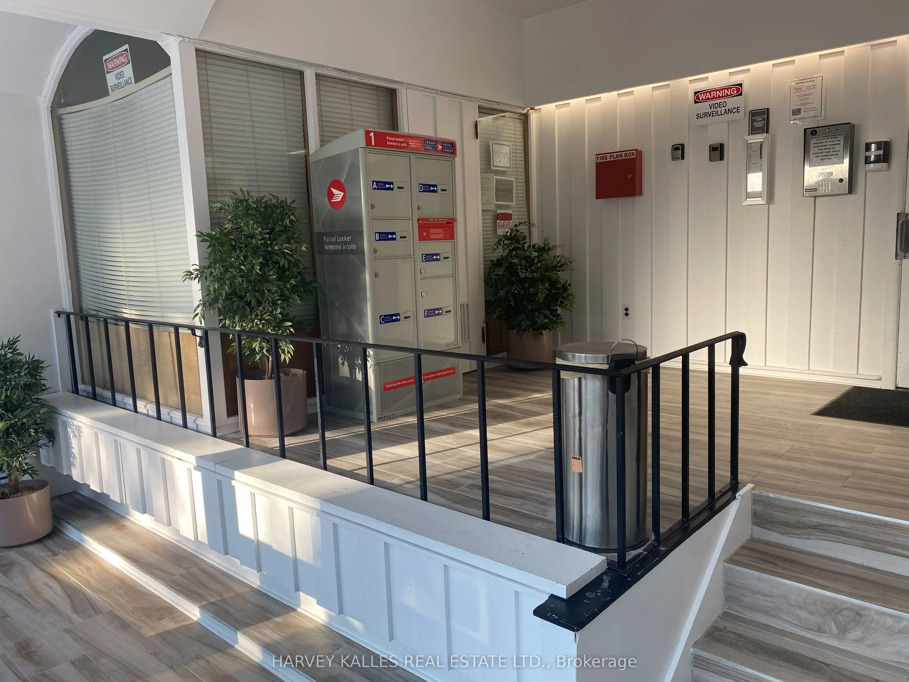1582 Bathurst Street, #105