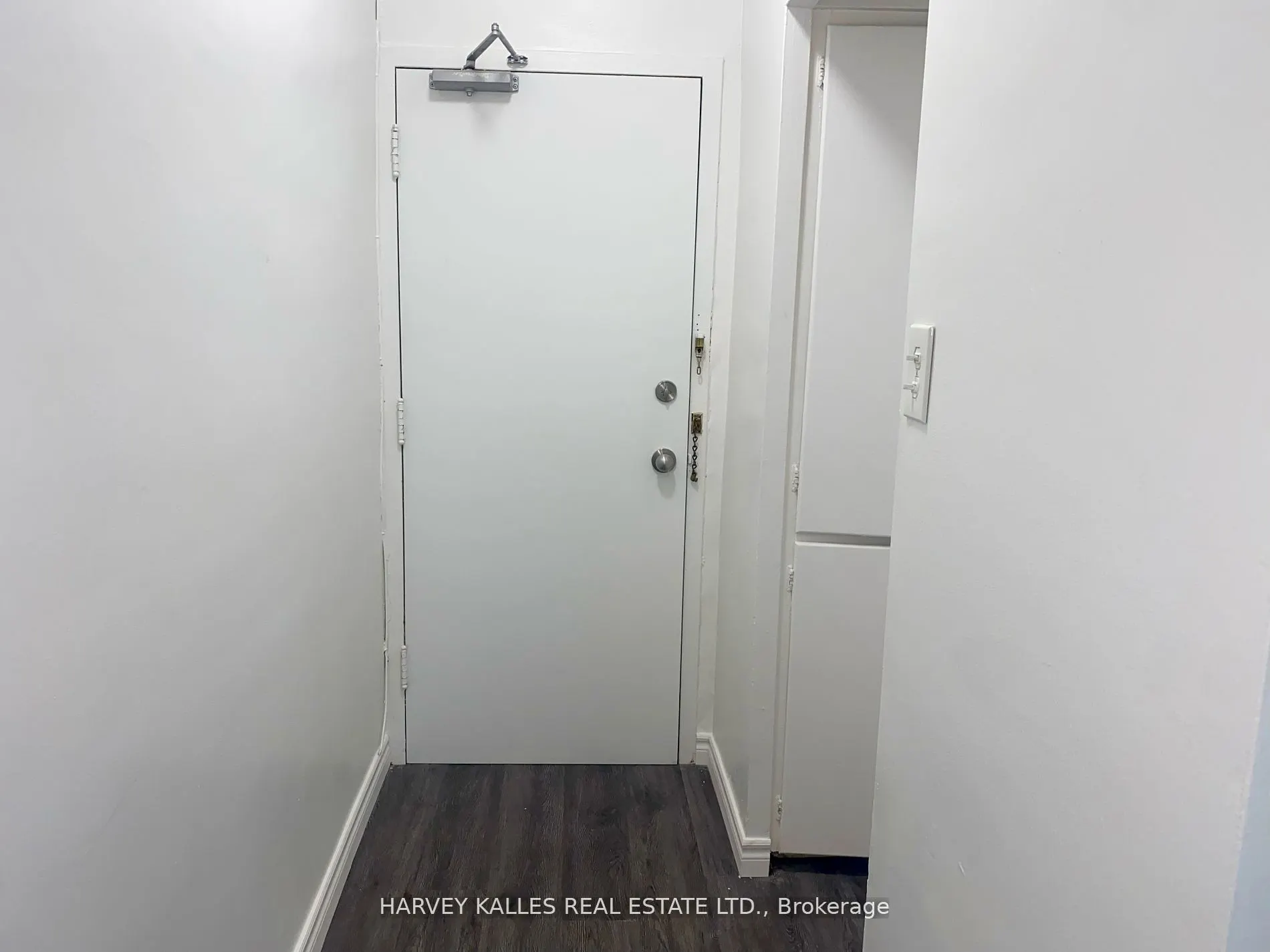 1582 Bathurst Street, #105
