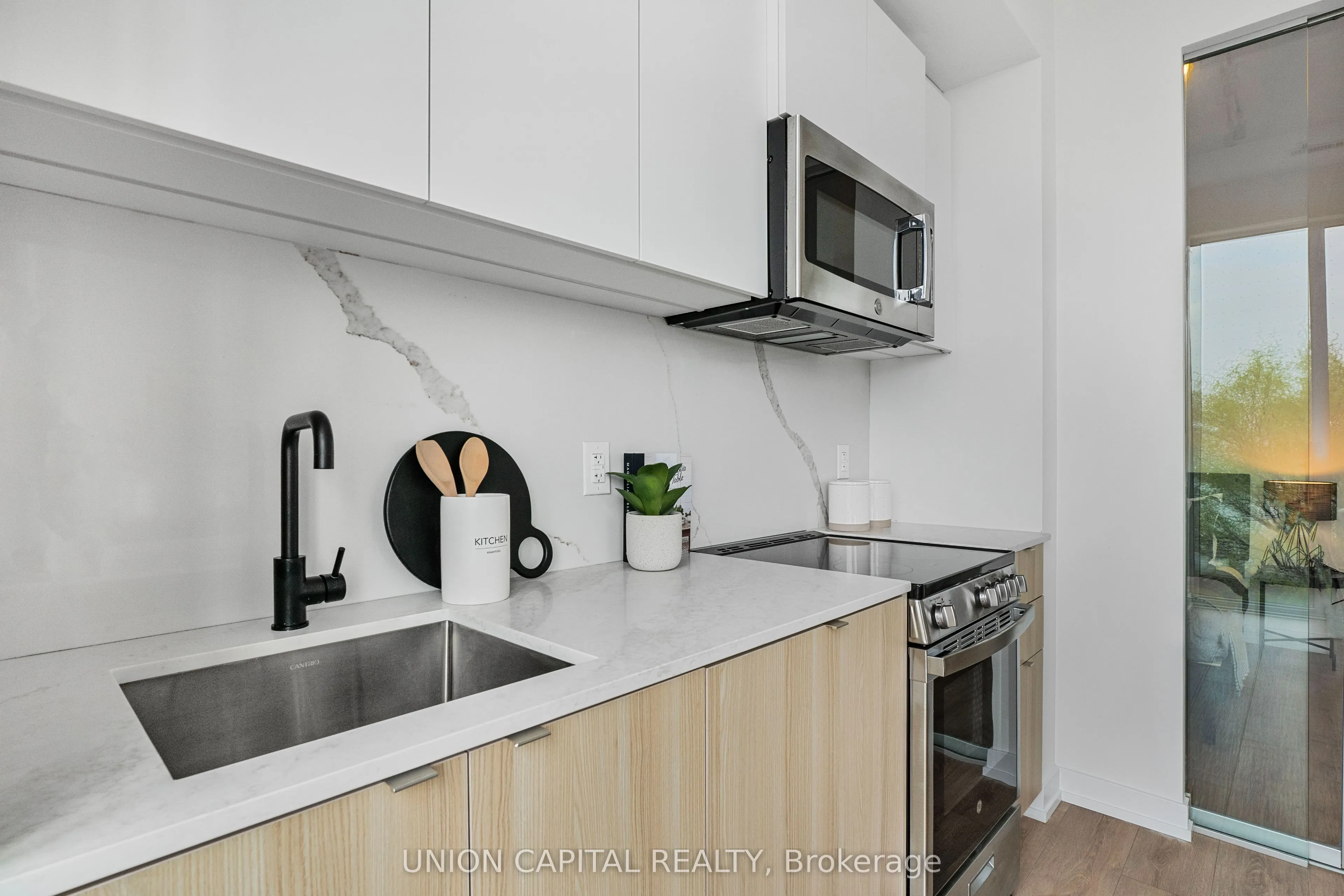 500 Dupont Street, #306