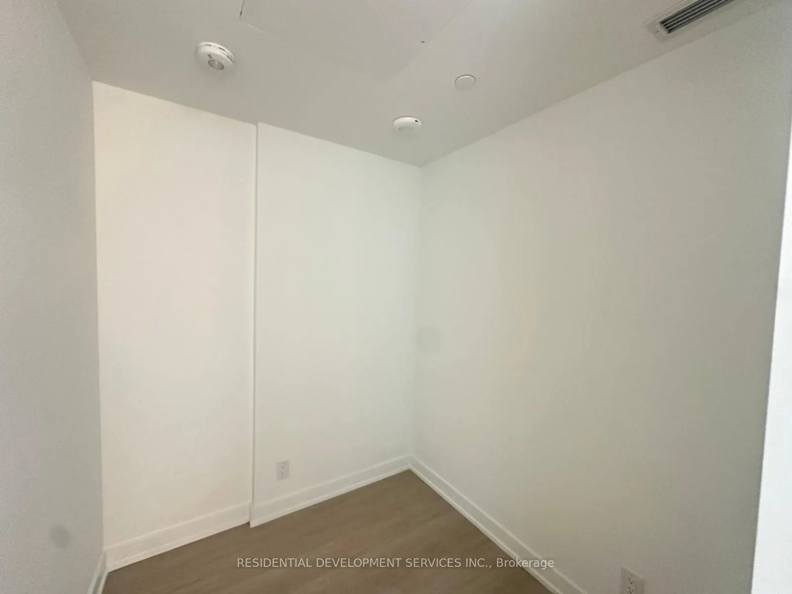 699 Sheppard Avenue E, #501