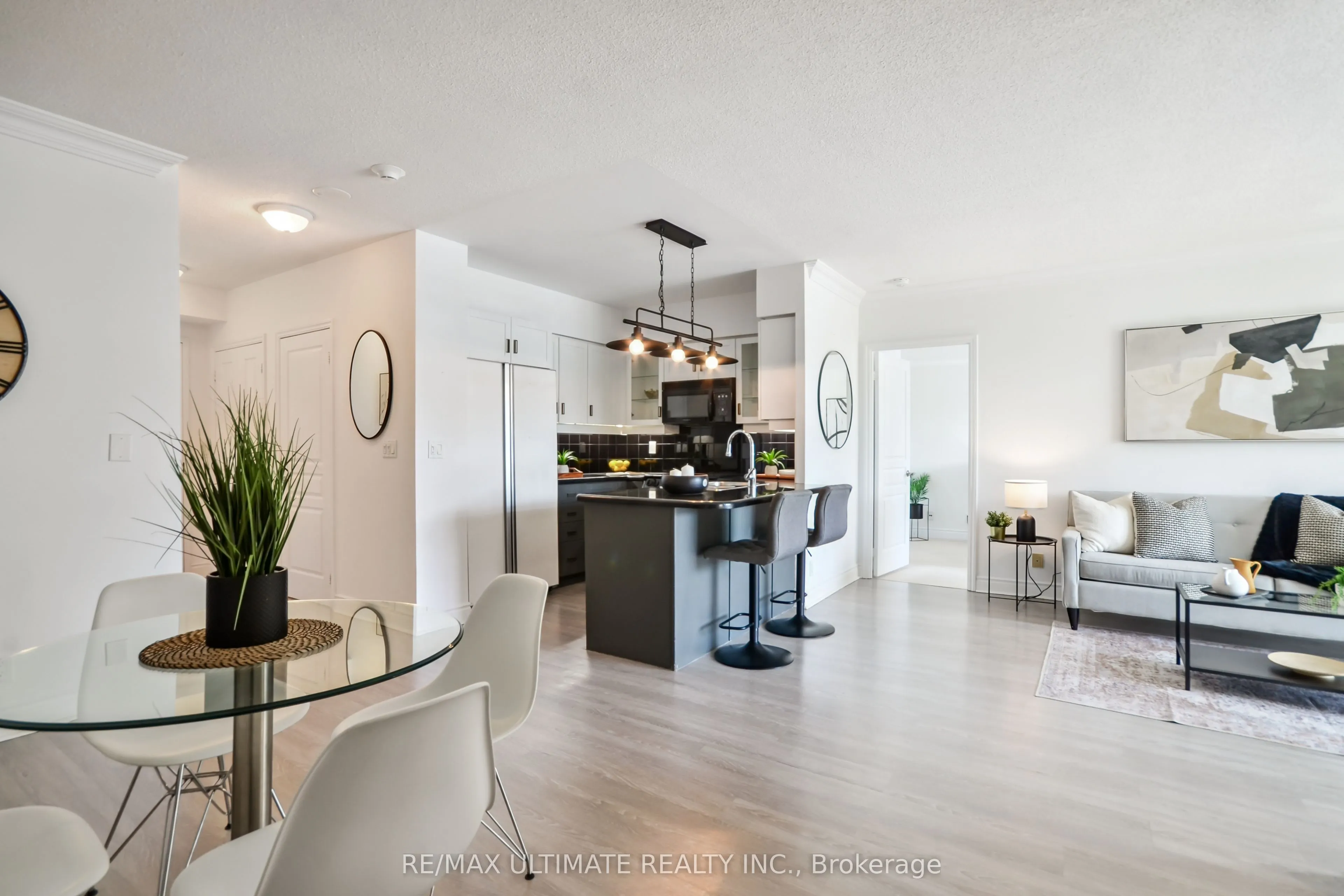 10 Delisle Avenue, #611