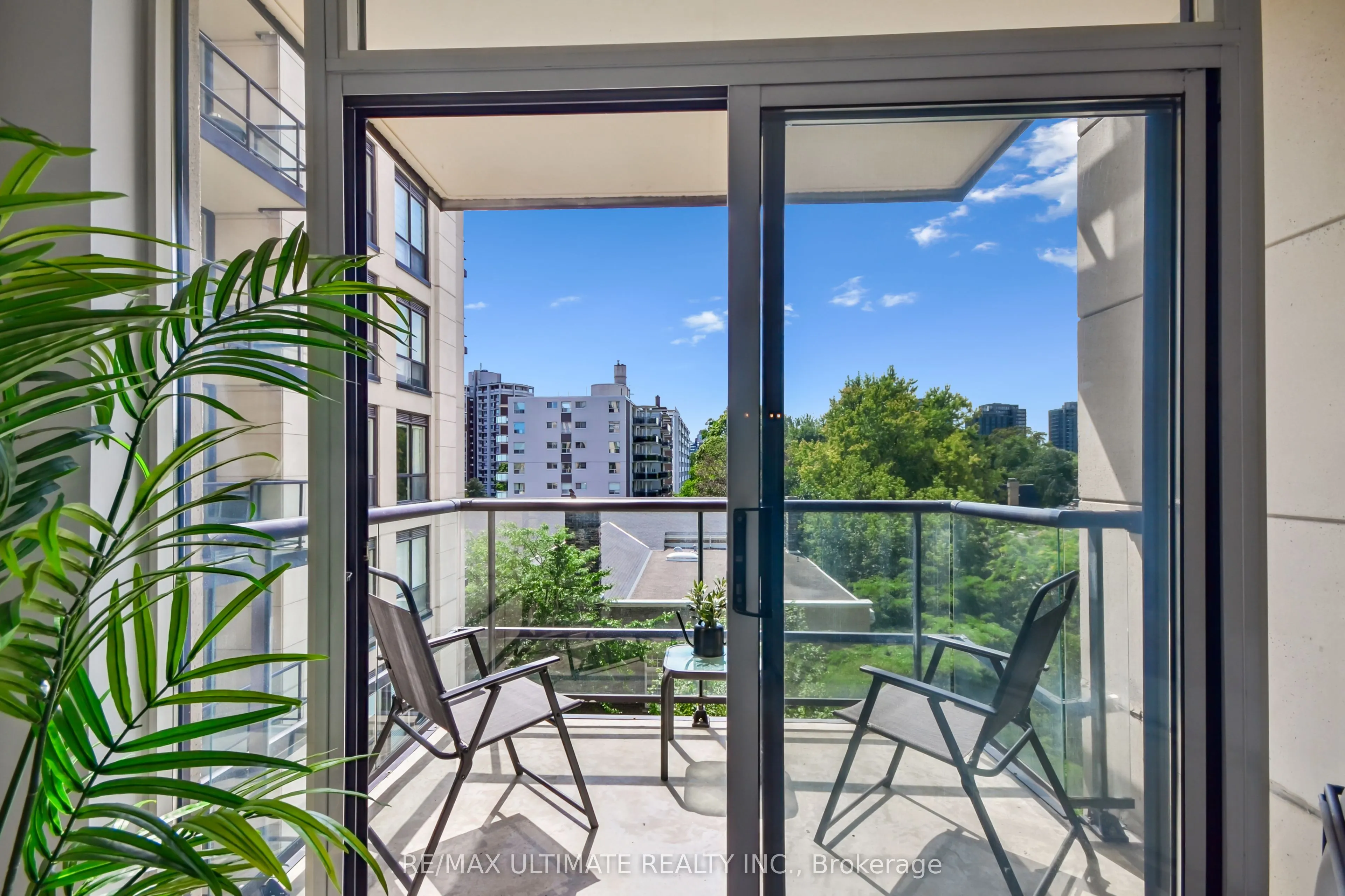 10 Delisle Avenue, #611