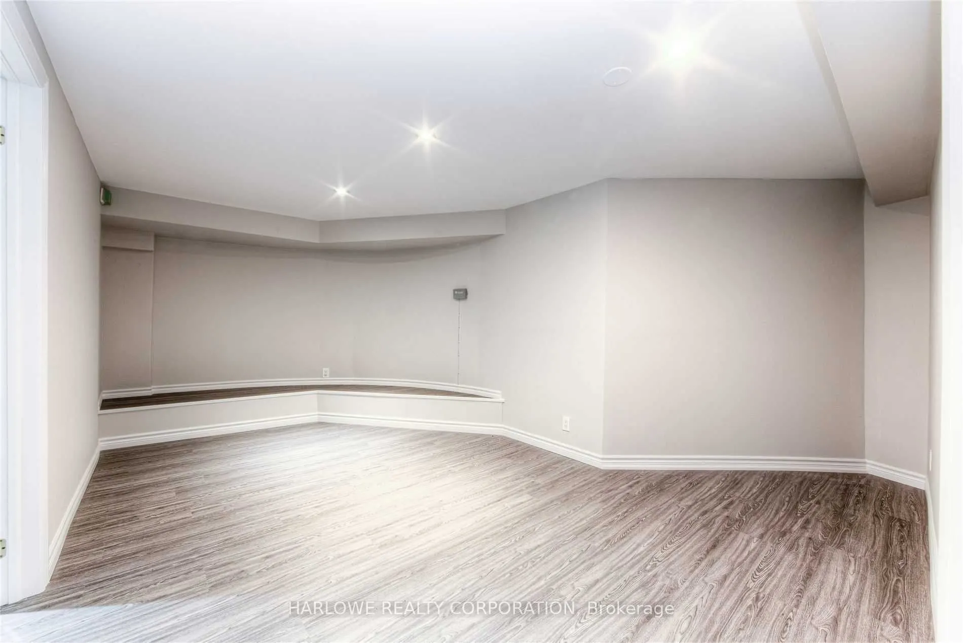 283 Chaplin Crescent, #Lower
