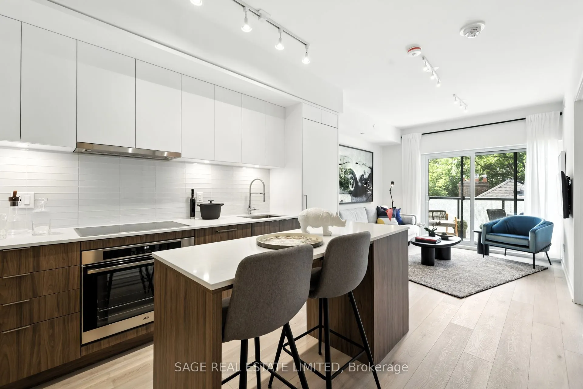 863 St Clair Avenue W, #206