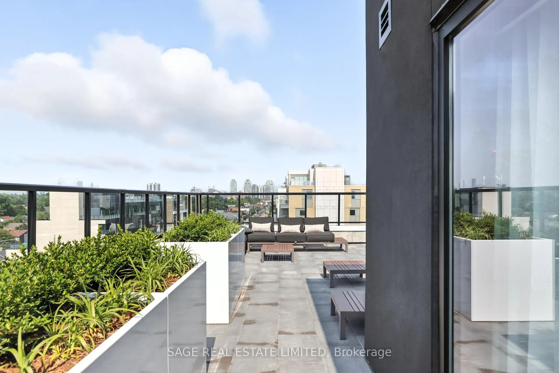 863 St Clair Avenue W, #206