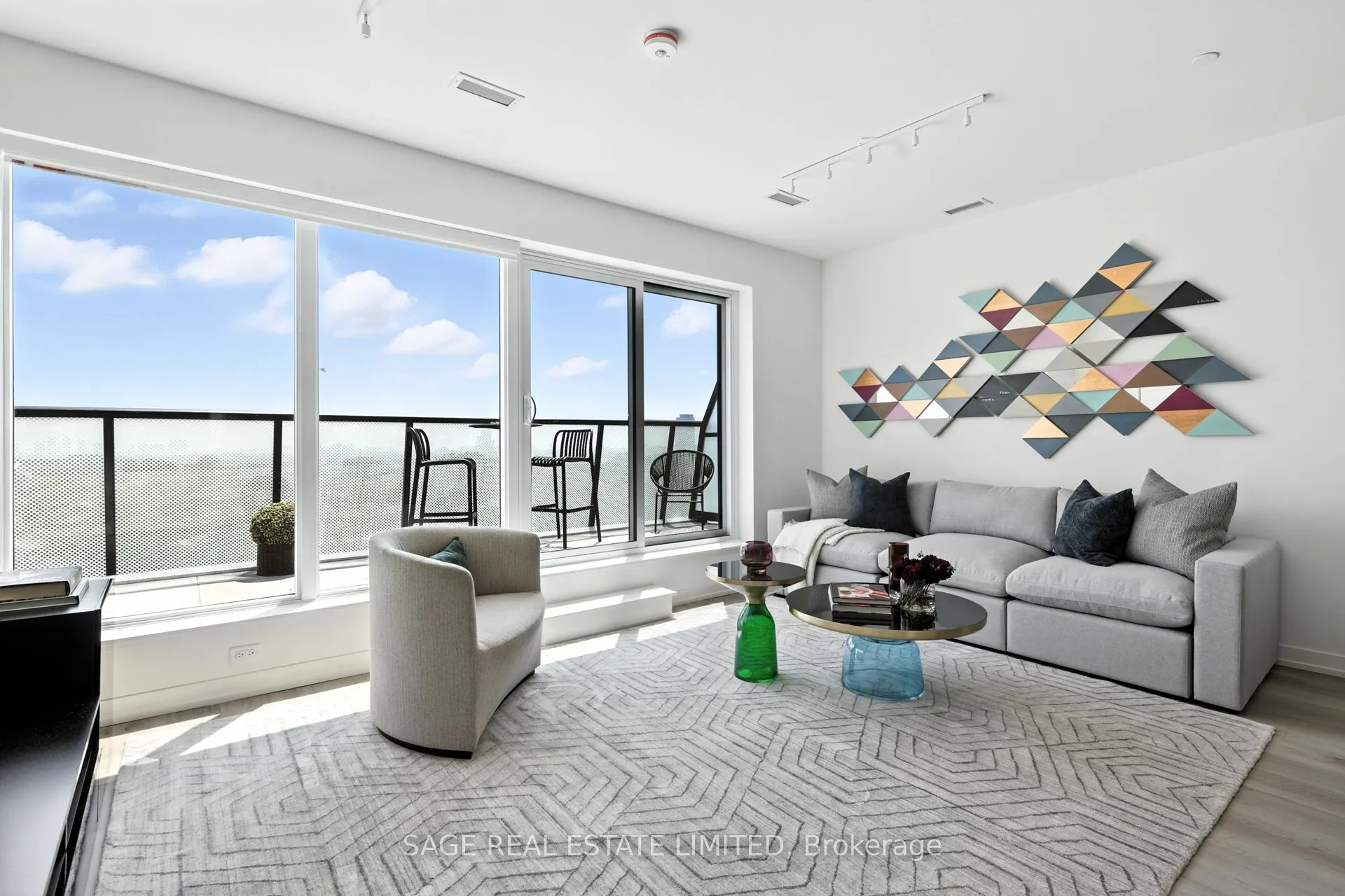 863 St Clair Avenue W, #808