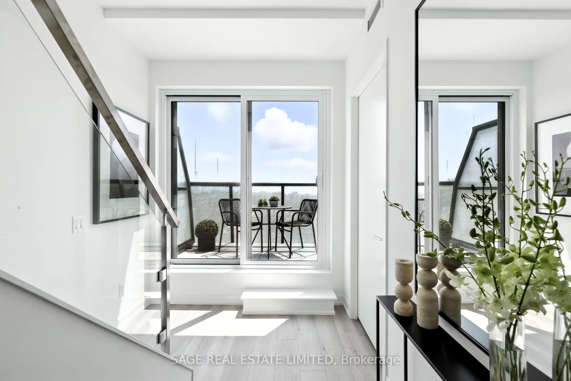 863 St Clair Avenue W, #808