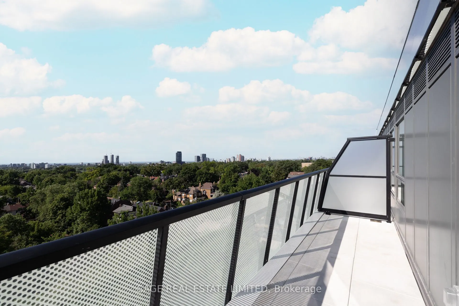 863 St Clair Avenue W, #808