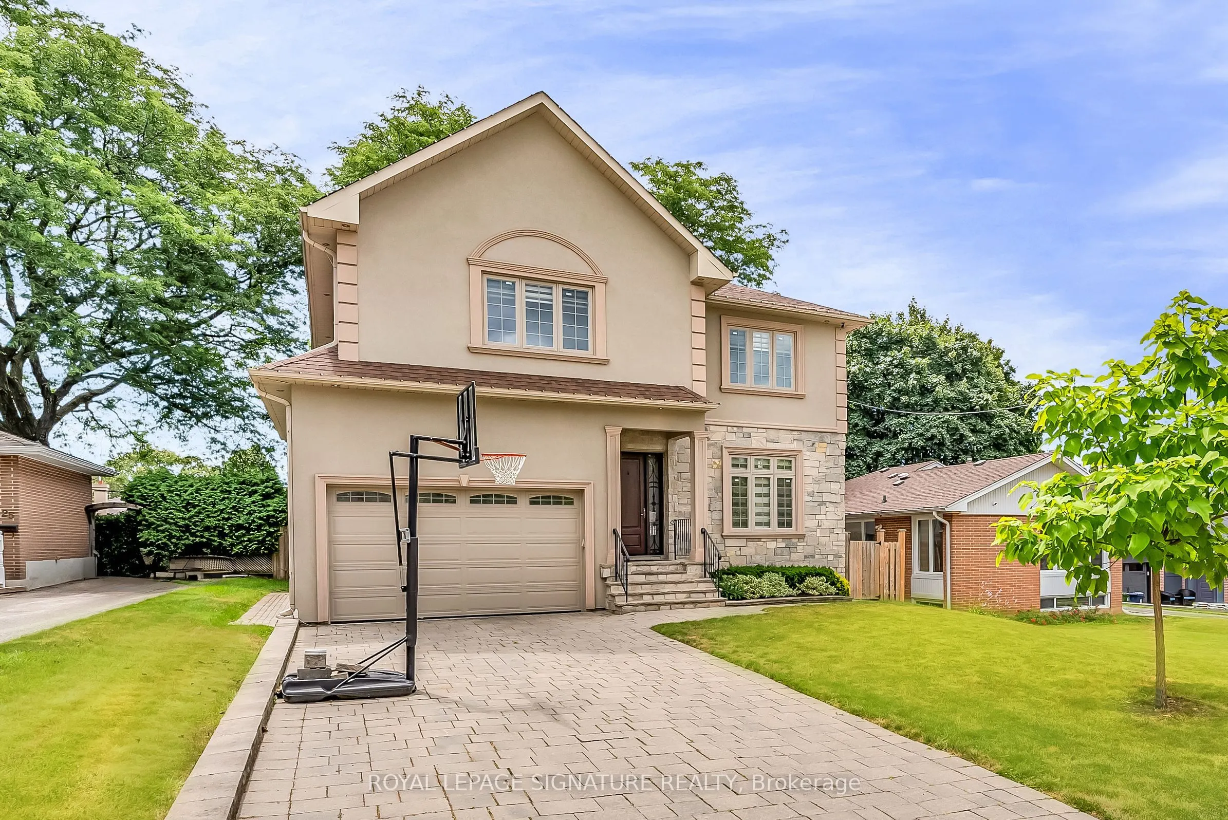 27 Caronport Crescent