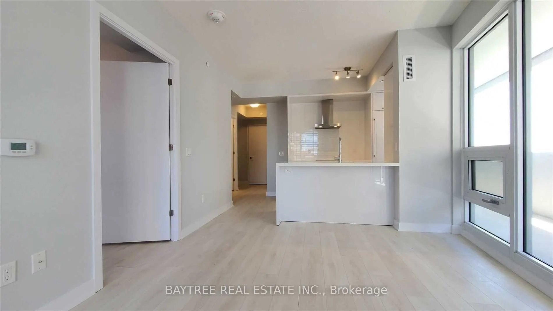 2221 Yonge Street, #809