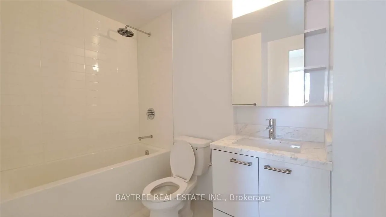 2221 Yonge Street, #809