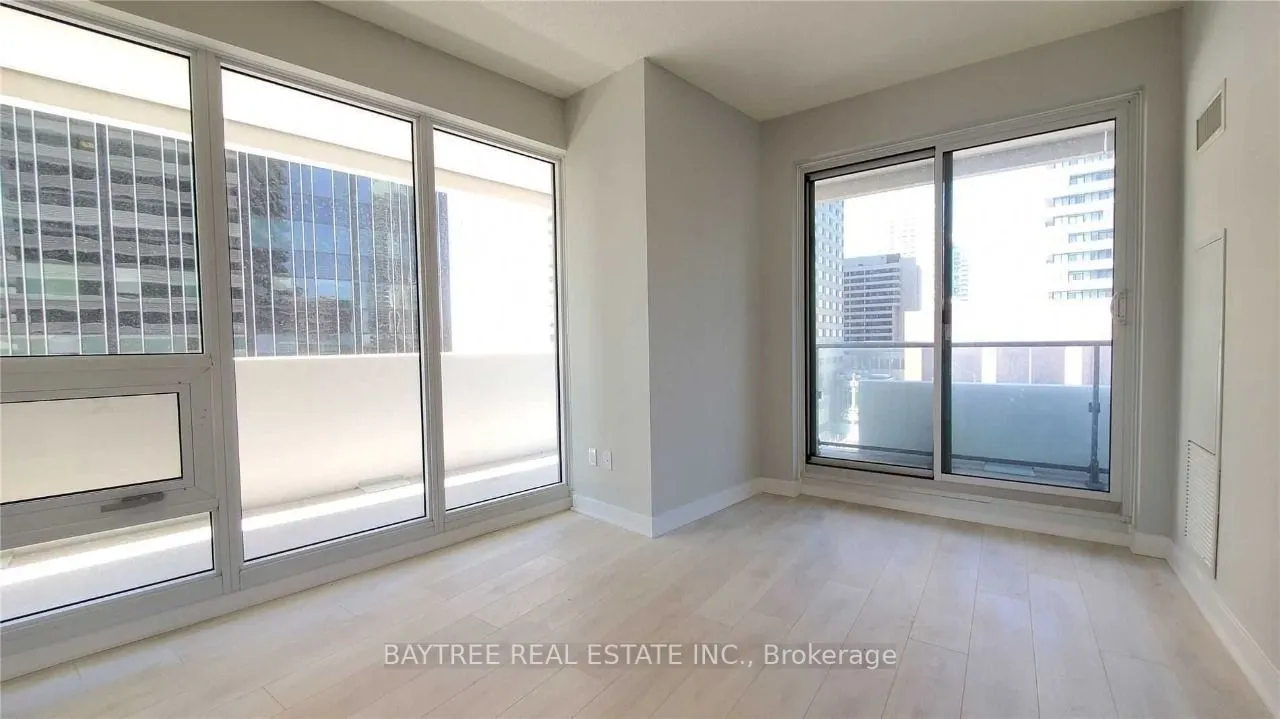 2221 Yonge Street, #809