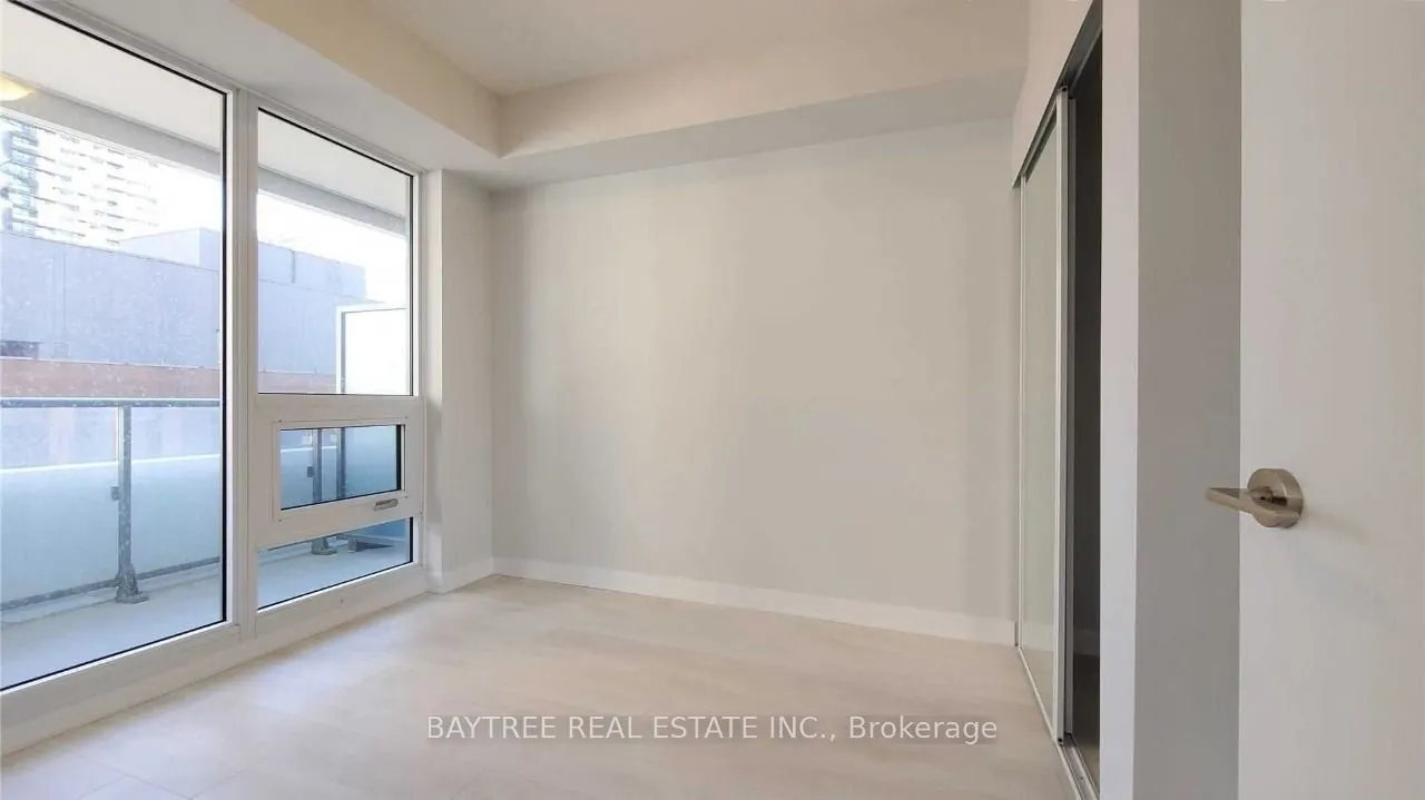 2221 Yonge Street, #809