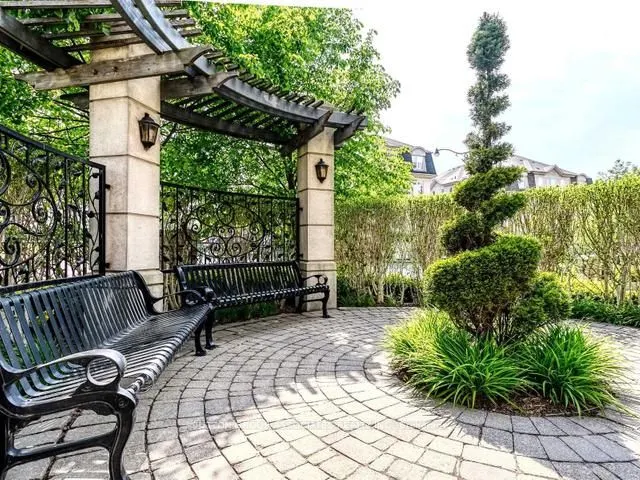 16 Dallimore Circle, #107