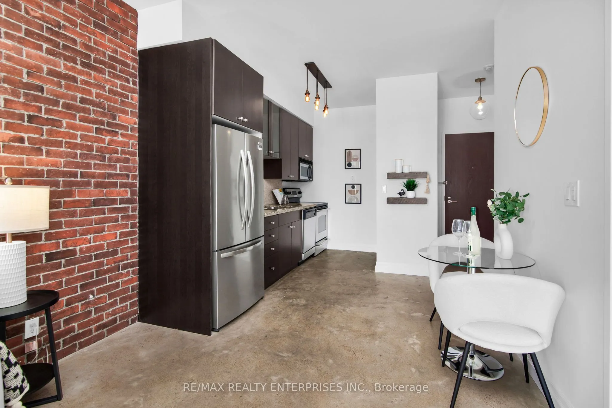 1005 King Street, #913