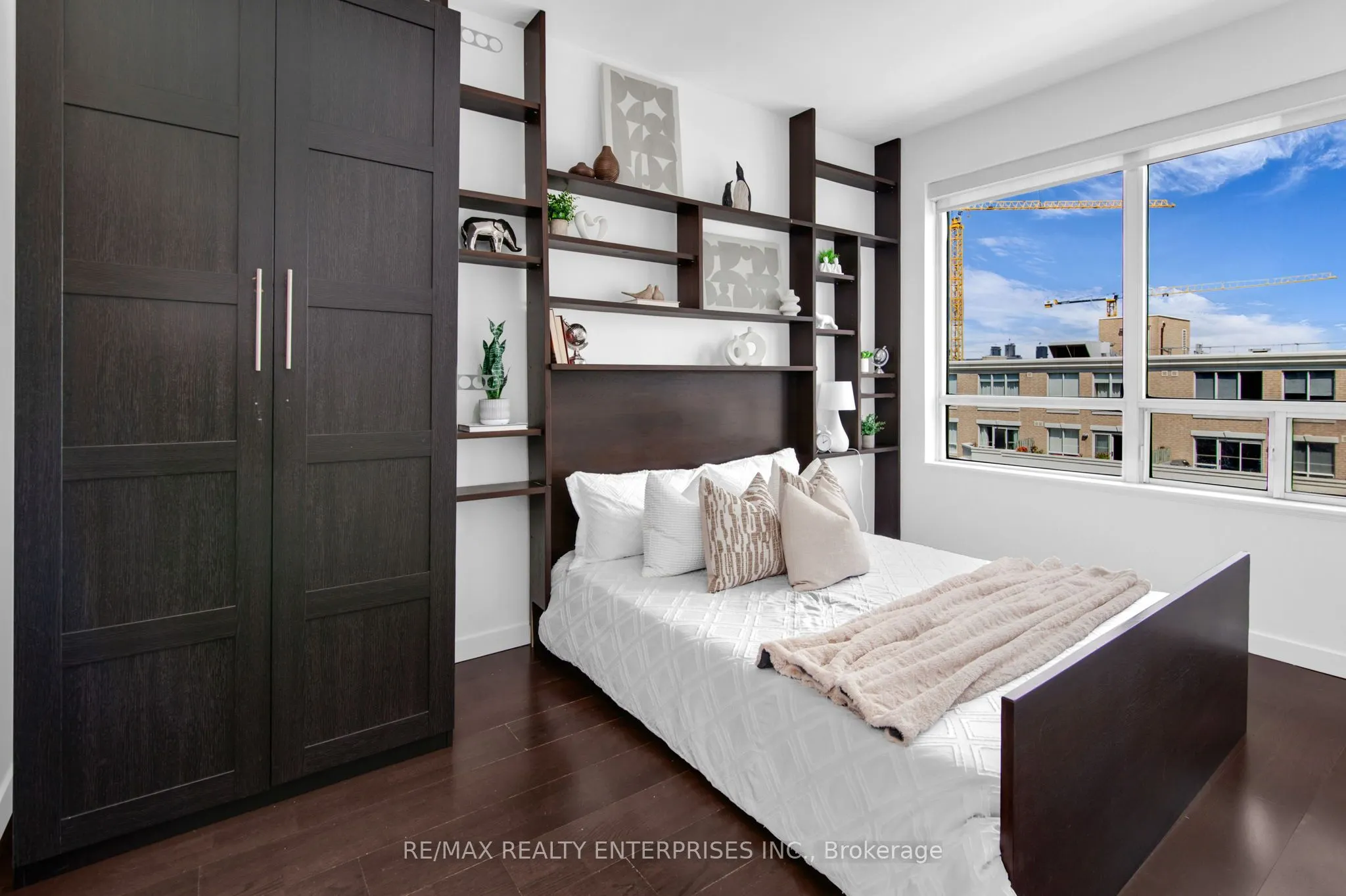 1005 King Street, #913