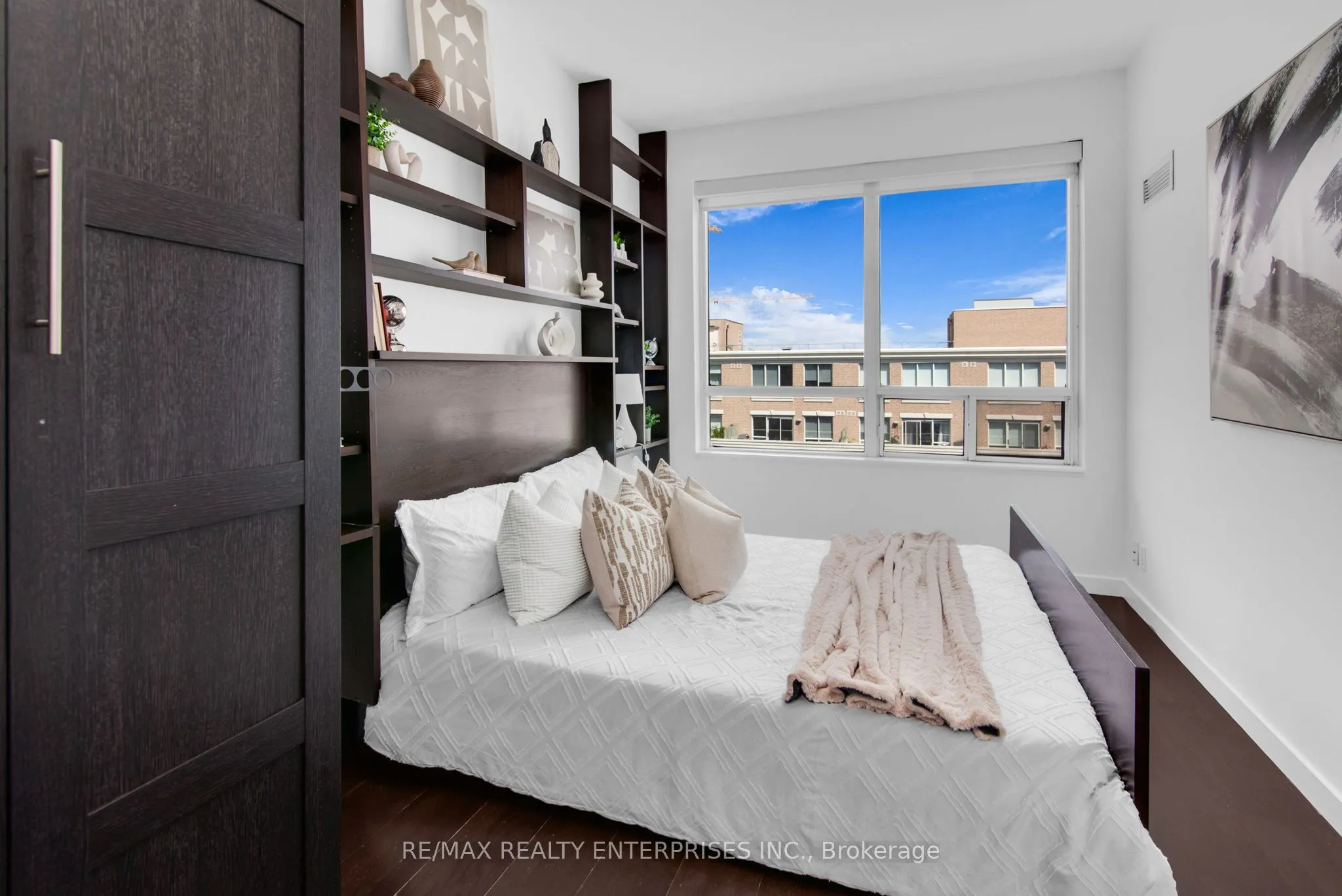 1005 King Street, #913