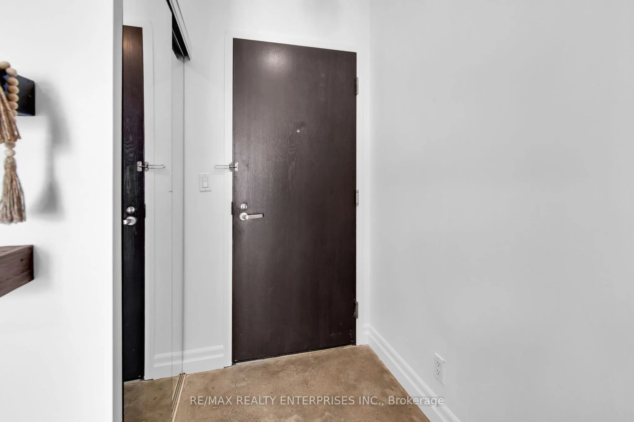 1005 King Street, #913