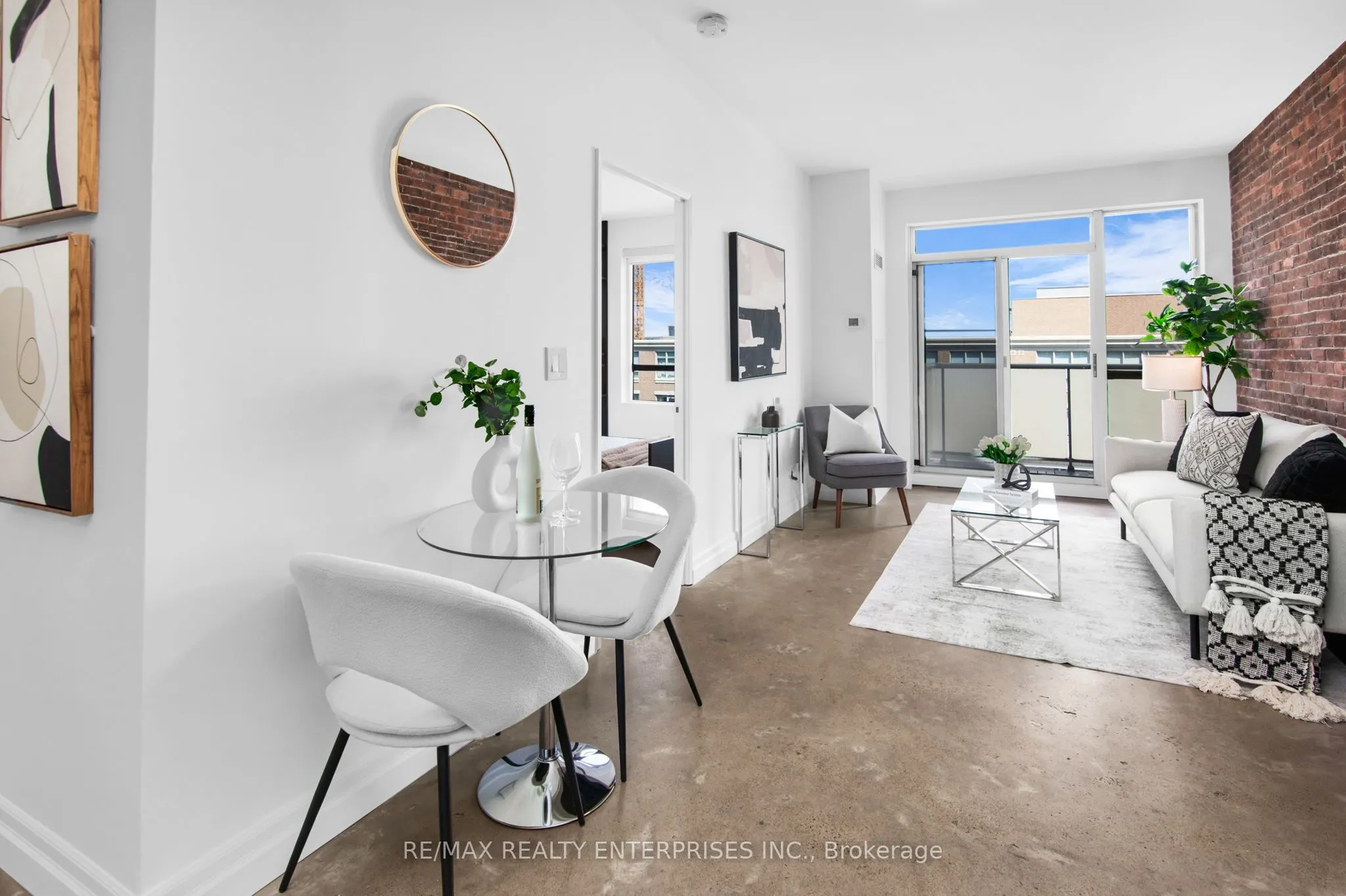 1005 King Street, #913